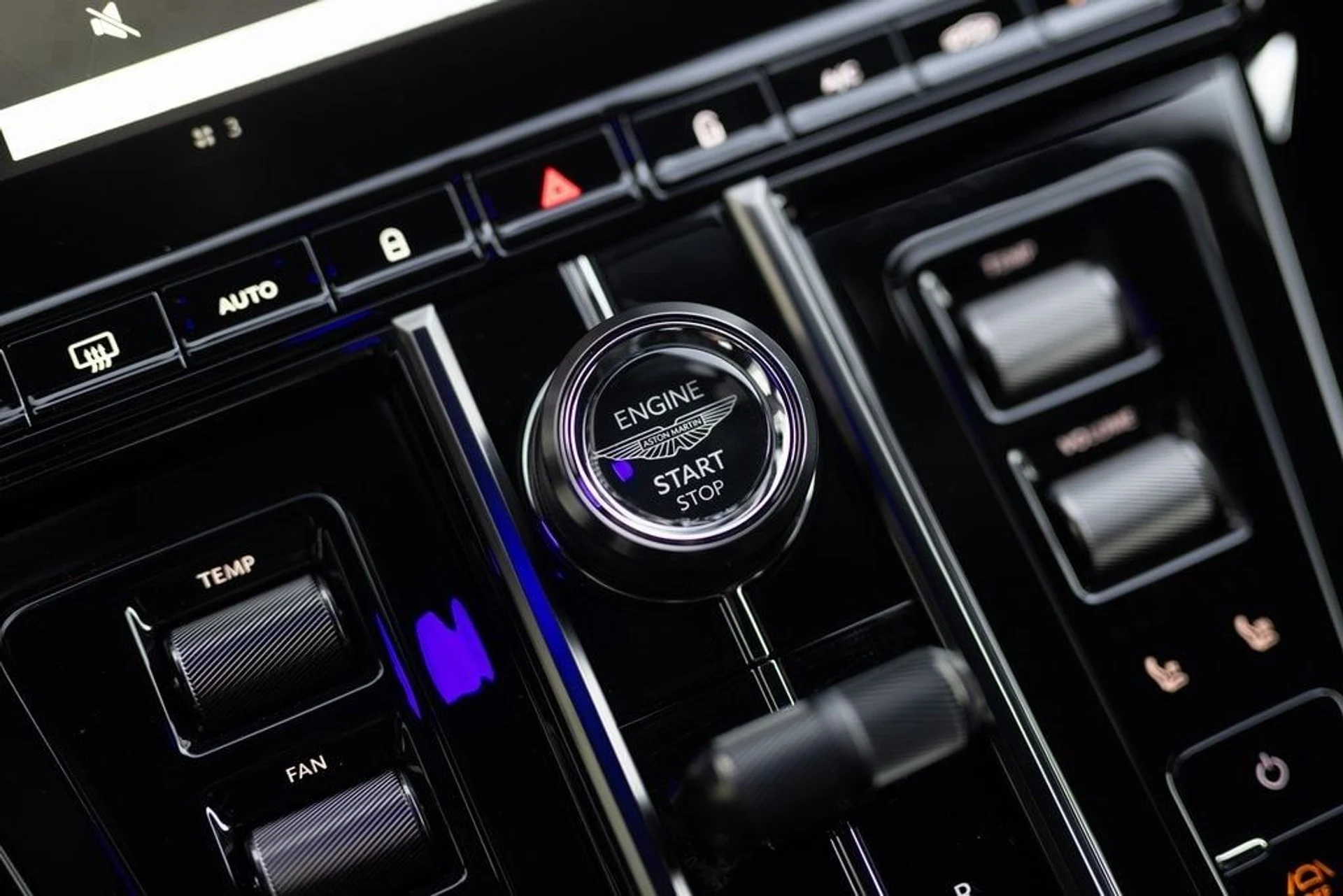 mph024_2215871079_2fc81f226cbbbb3c16b294f755a708dax_abf1f17a5a