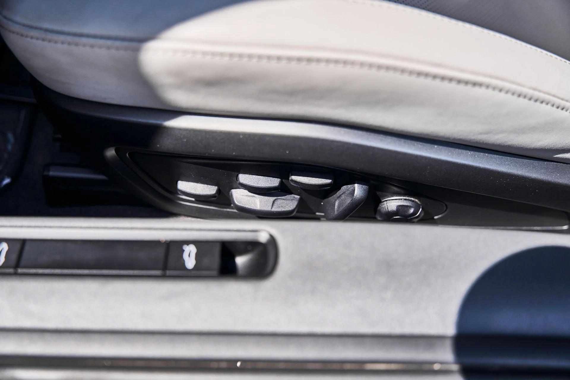 mph024_2217011488_Used_2025_Porsche_911_Turbo_S_1780446734_0419b757dc