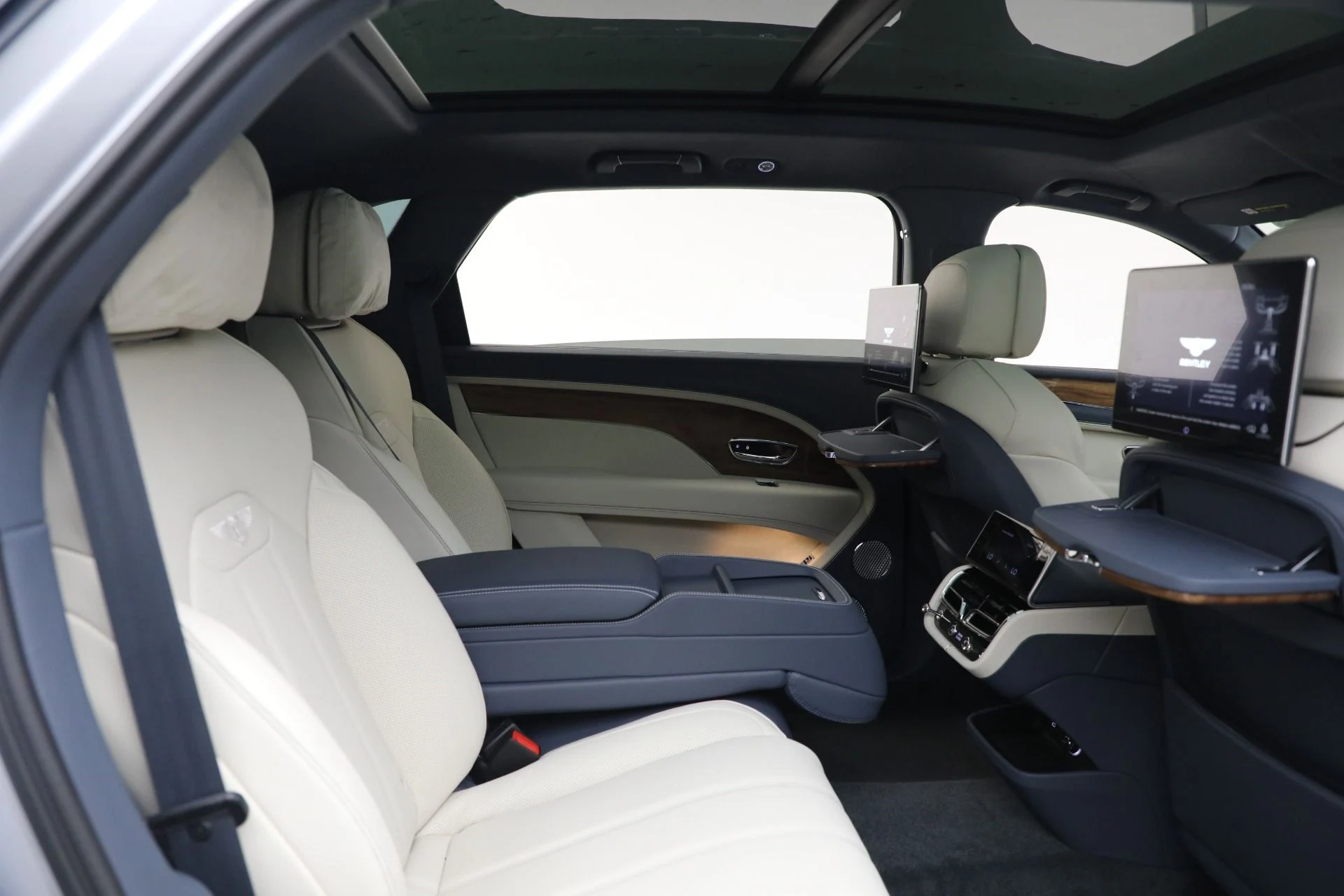 mph024_2220139249_New_2025_Bentley_Bentayga_EWB_V8_1d7cc0a119