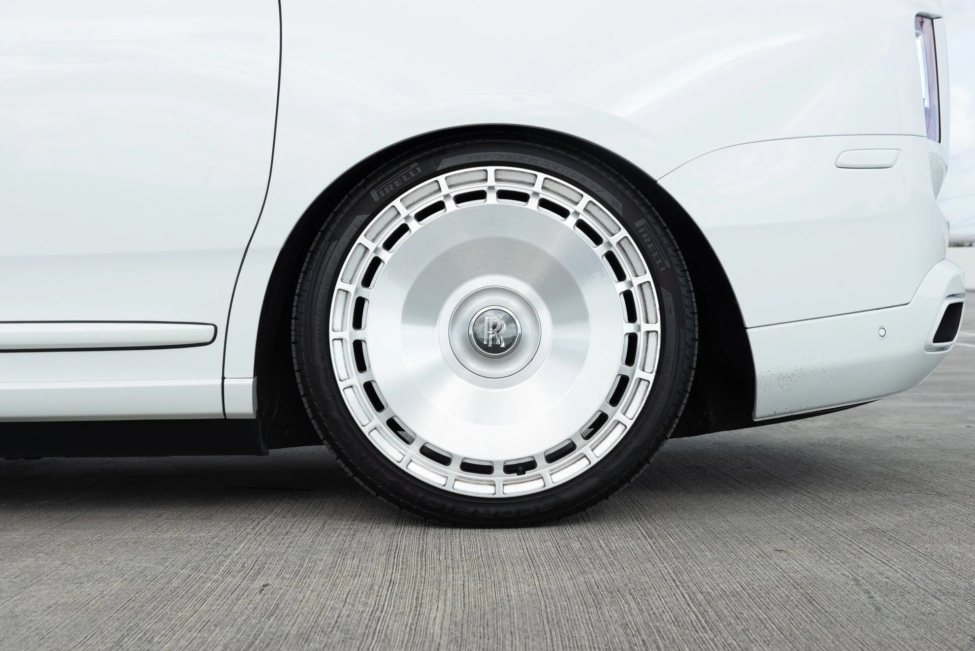 mph024_2232318178_Used_2020_Rolls_Royce_Cullinan_1764721010_a35c37b14d