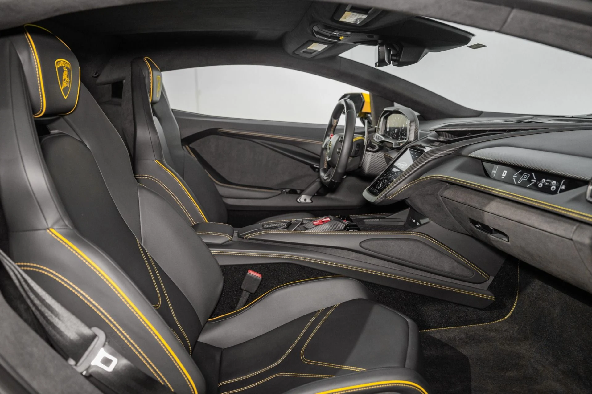 mph024_2236871151_Used_2024_Lamborghini_Revuelto_1760974364_cc96a578c6