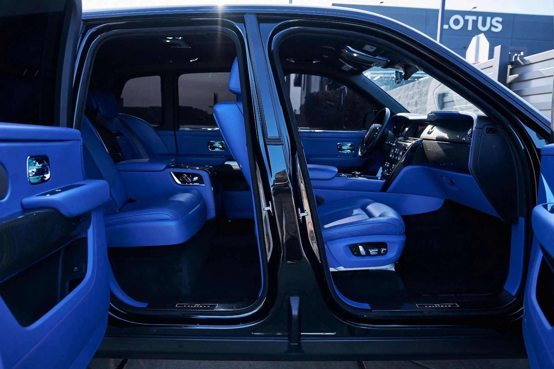 mph024_2241682674_Used_2021_Rolls_Royce_Cullinan_Base_1770692171_1865311c68