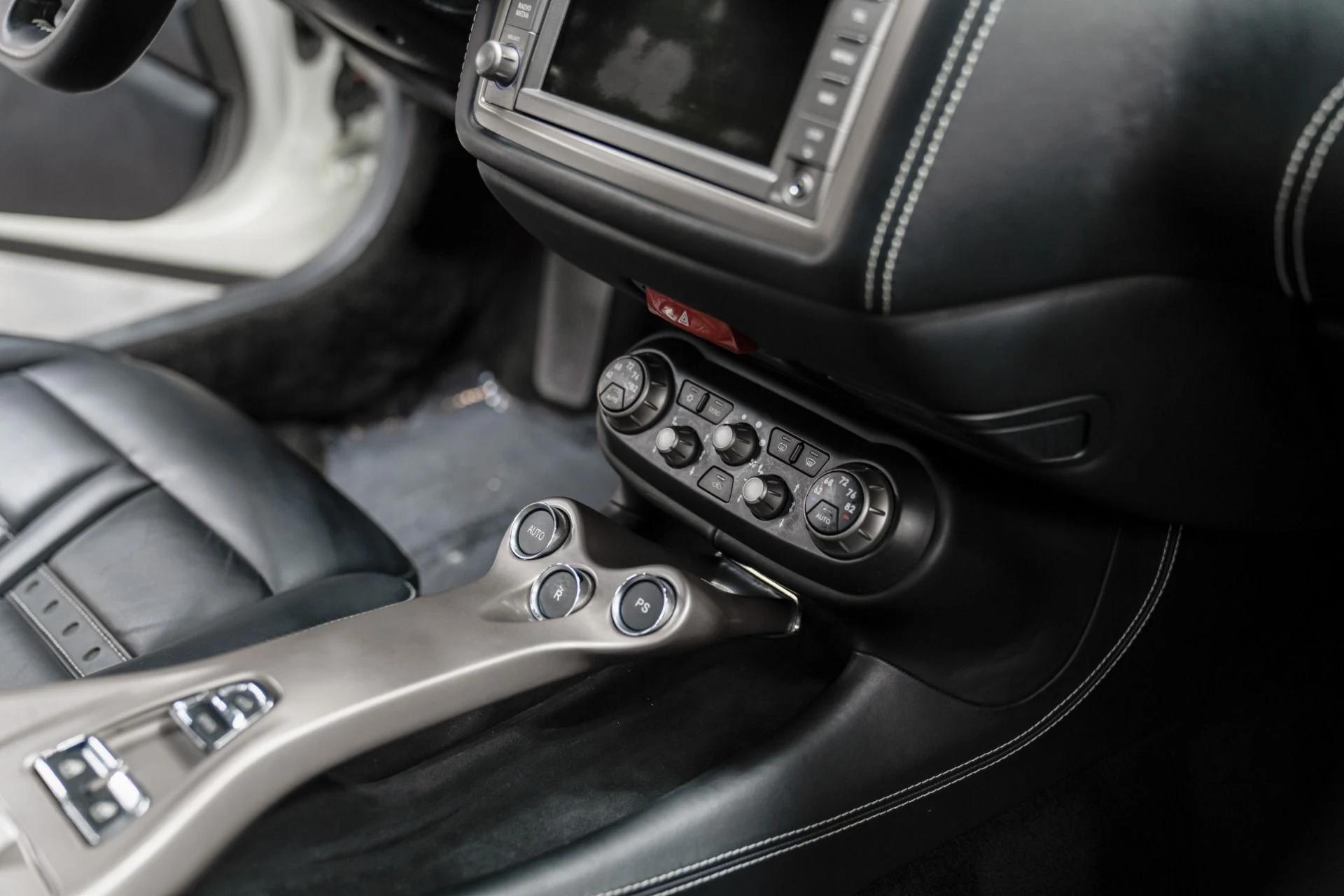 mph024_2253119572_Used_2014_Ferrari_California_1762200649_2f14c29964