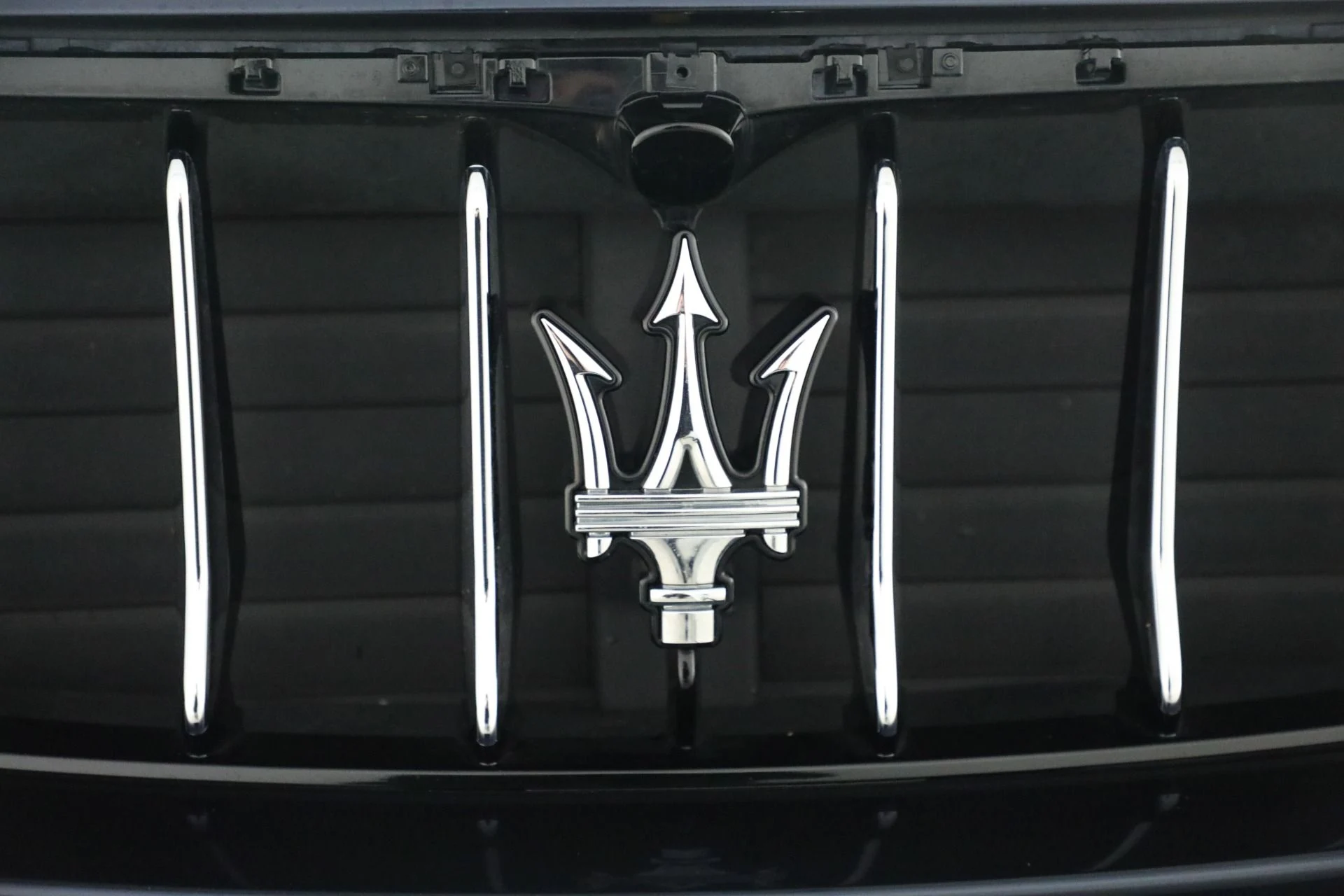 mph024_2253920026_Used_2019_Maserati_Levante_1763071810_80c358f232