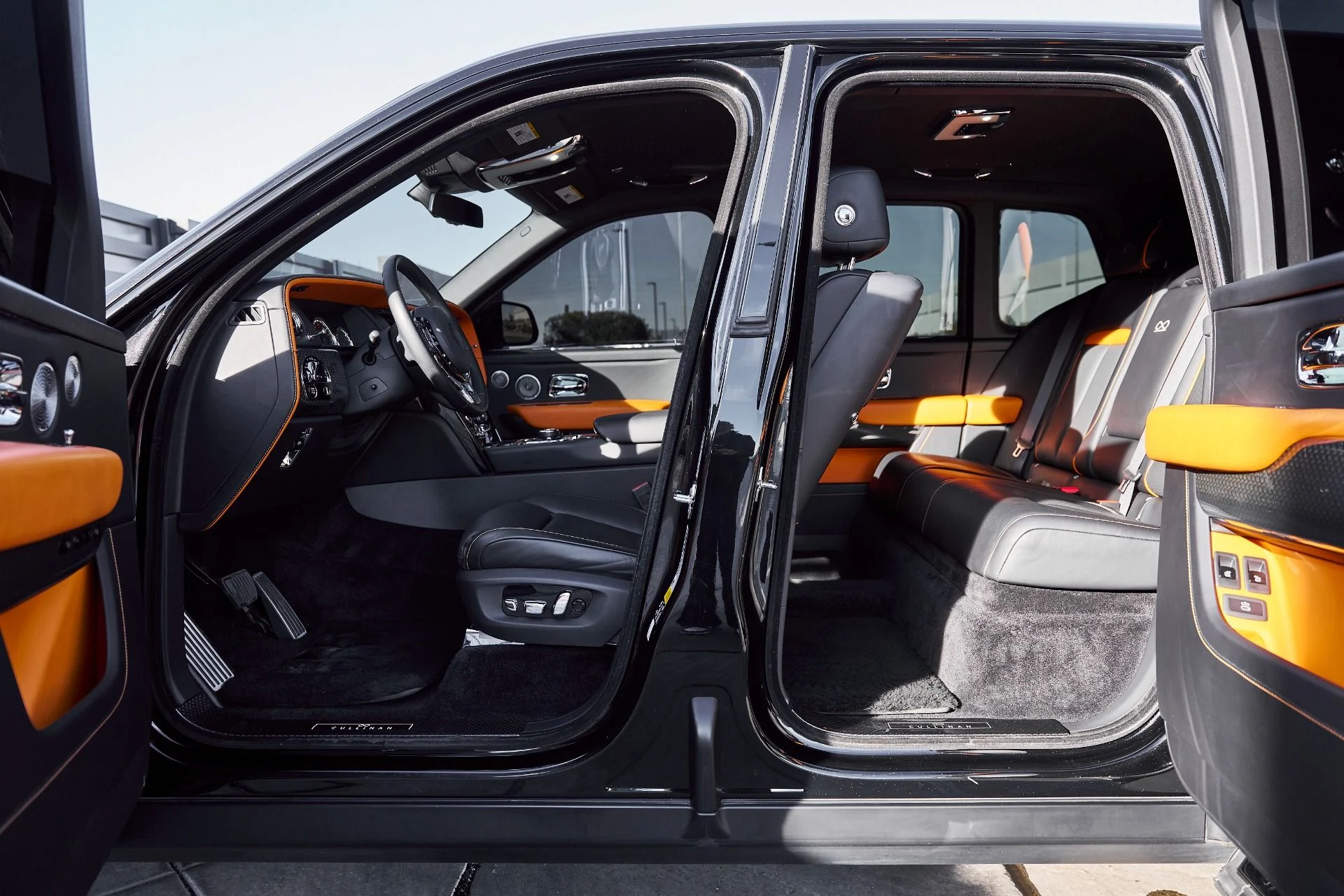 mph024_2264352157_Used_2022_Rolls_Royce_Cullinan_Black_Badge_1768359474_ca311382cd