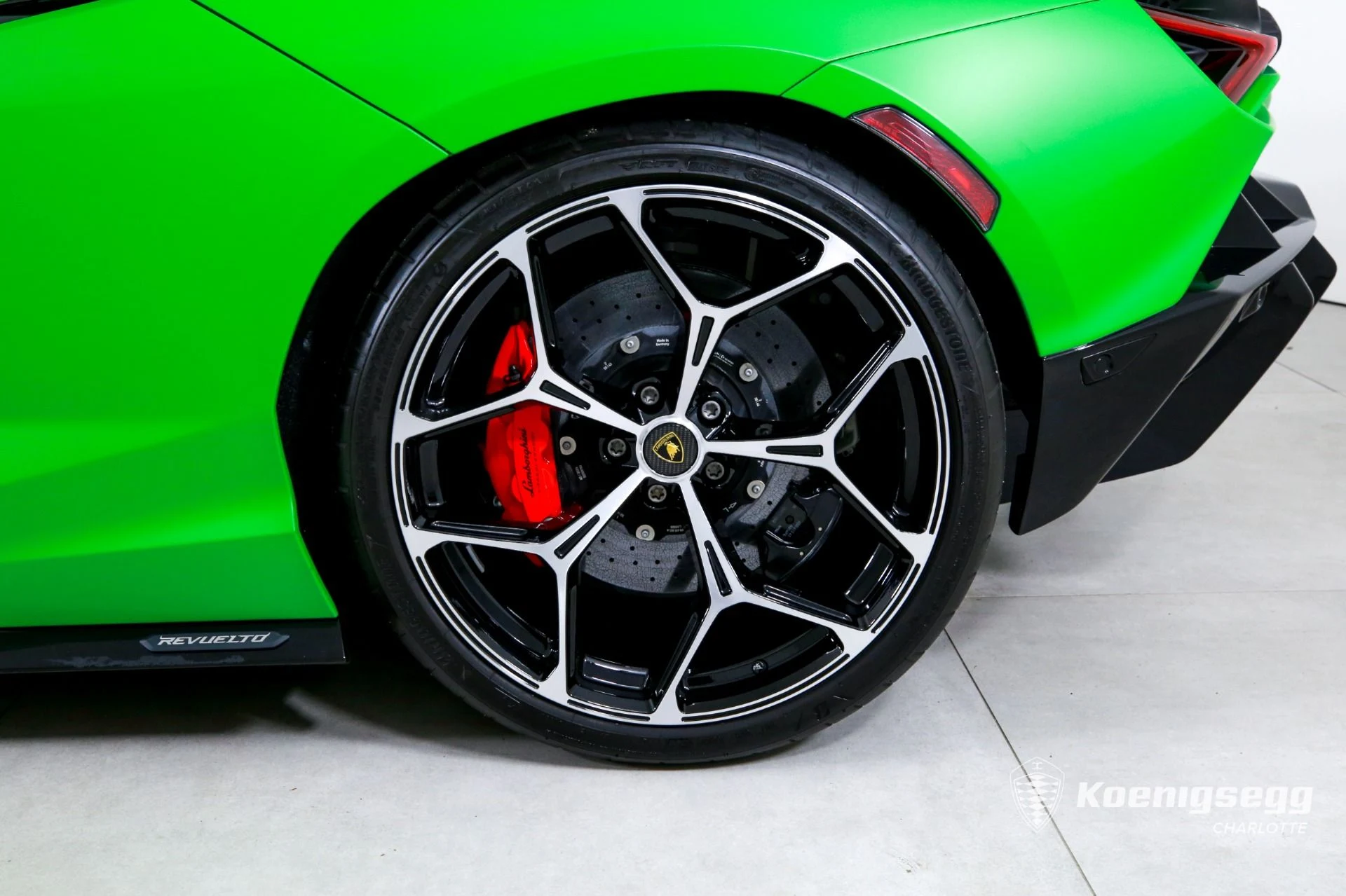 mph024_2265891703_Used_2024_Lamborghini_Revuelto_1774640999_5caa8b9358