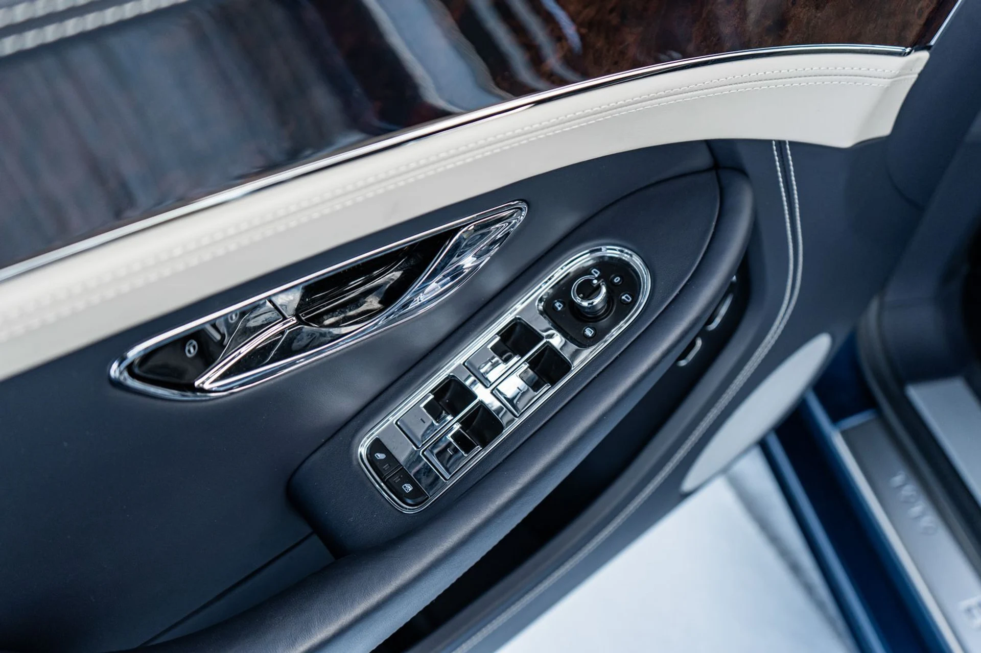 mph024_2267462770_0bed5617_4baf_4a7d_8d0b_2b98790deb5b_96edf195db