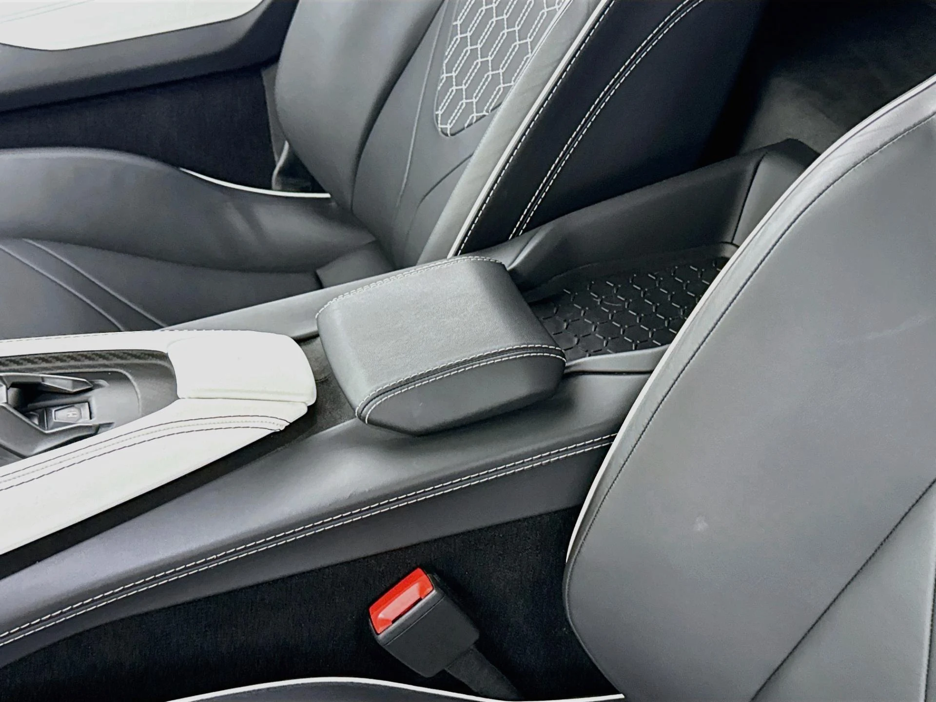 mph024_2278424924_Used_2024_Lamborghini_Revuelto_1787336706_ba77bc938d