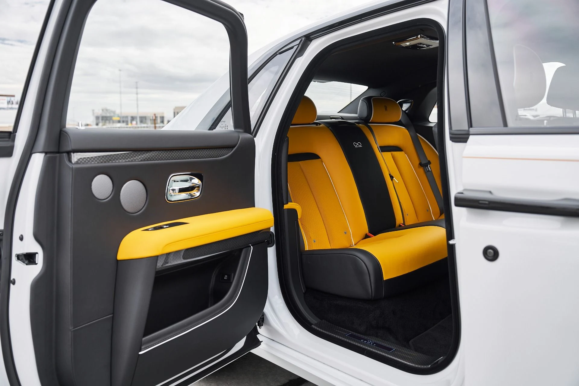 mph024_2280797456_Used_2025_Rolls_Royce_Ghost_Black_Badge_1763167771_cccbb070b1