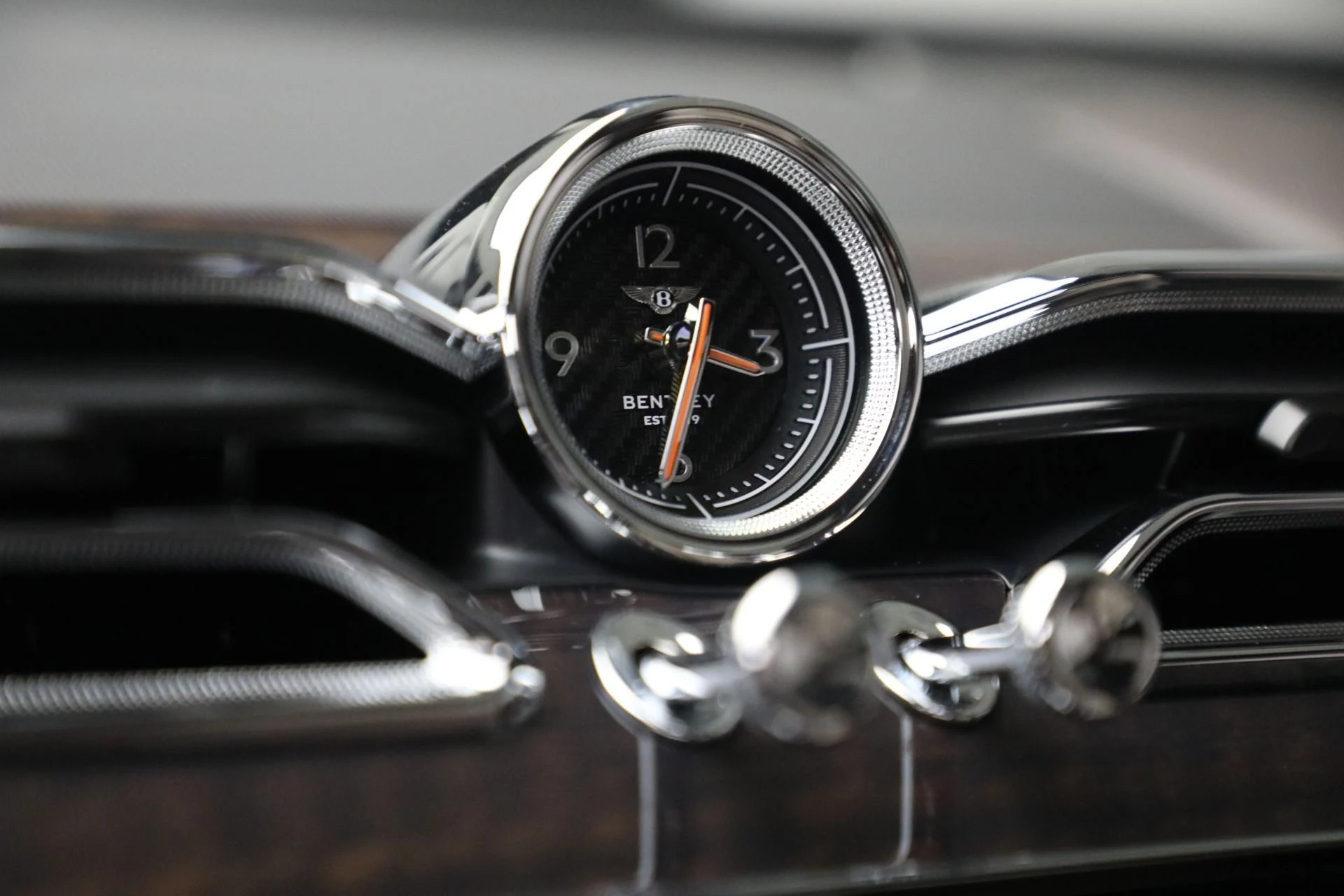 mph024_2281518029_New_2025_Bentley_Bentayga_V8_515b1ceaca