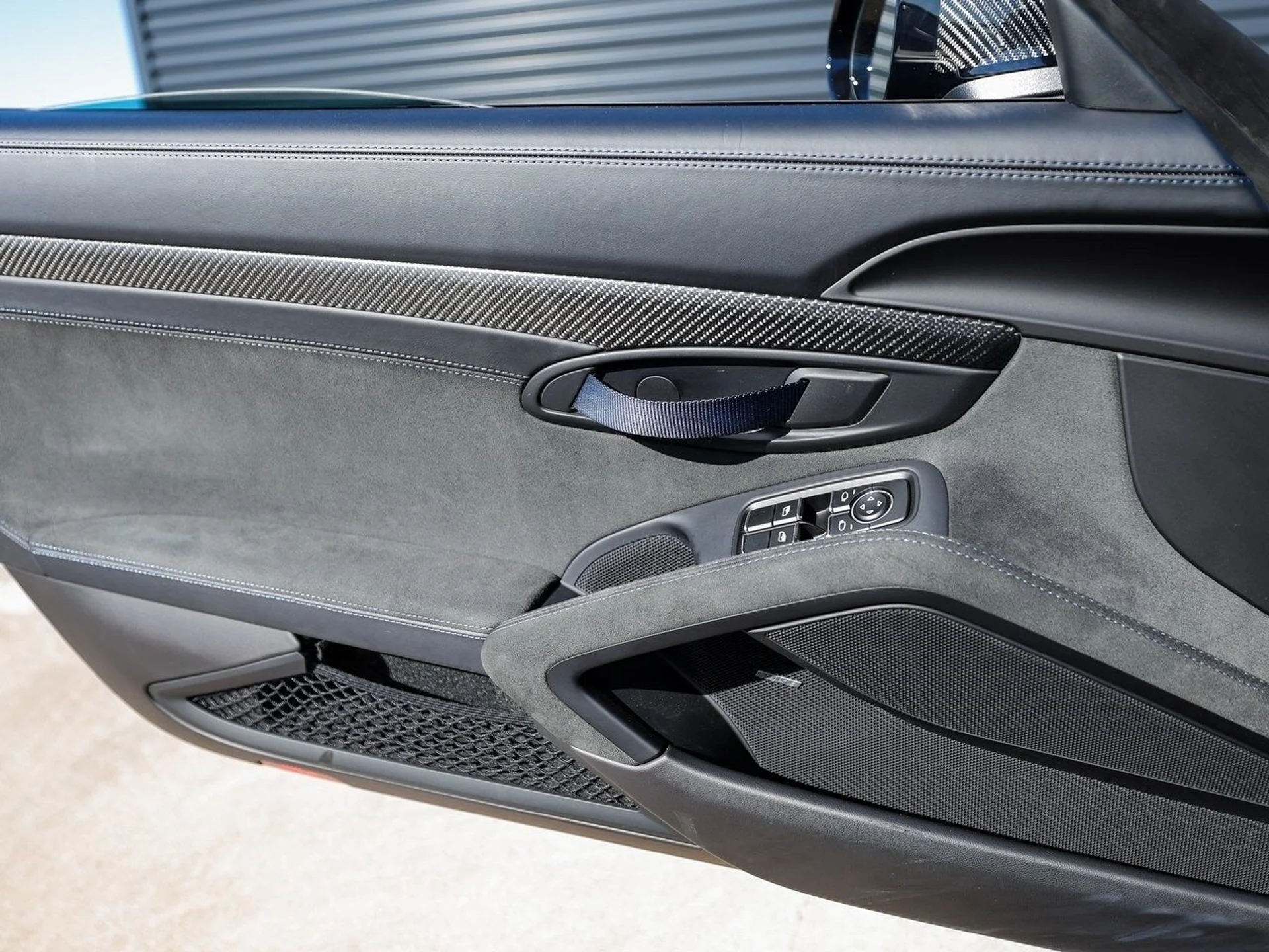 mph024_2285548274_8f93790df6c0d36f349fe34e9de12492x_2568c602bf