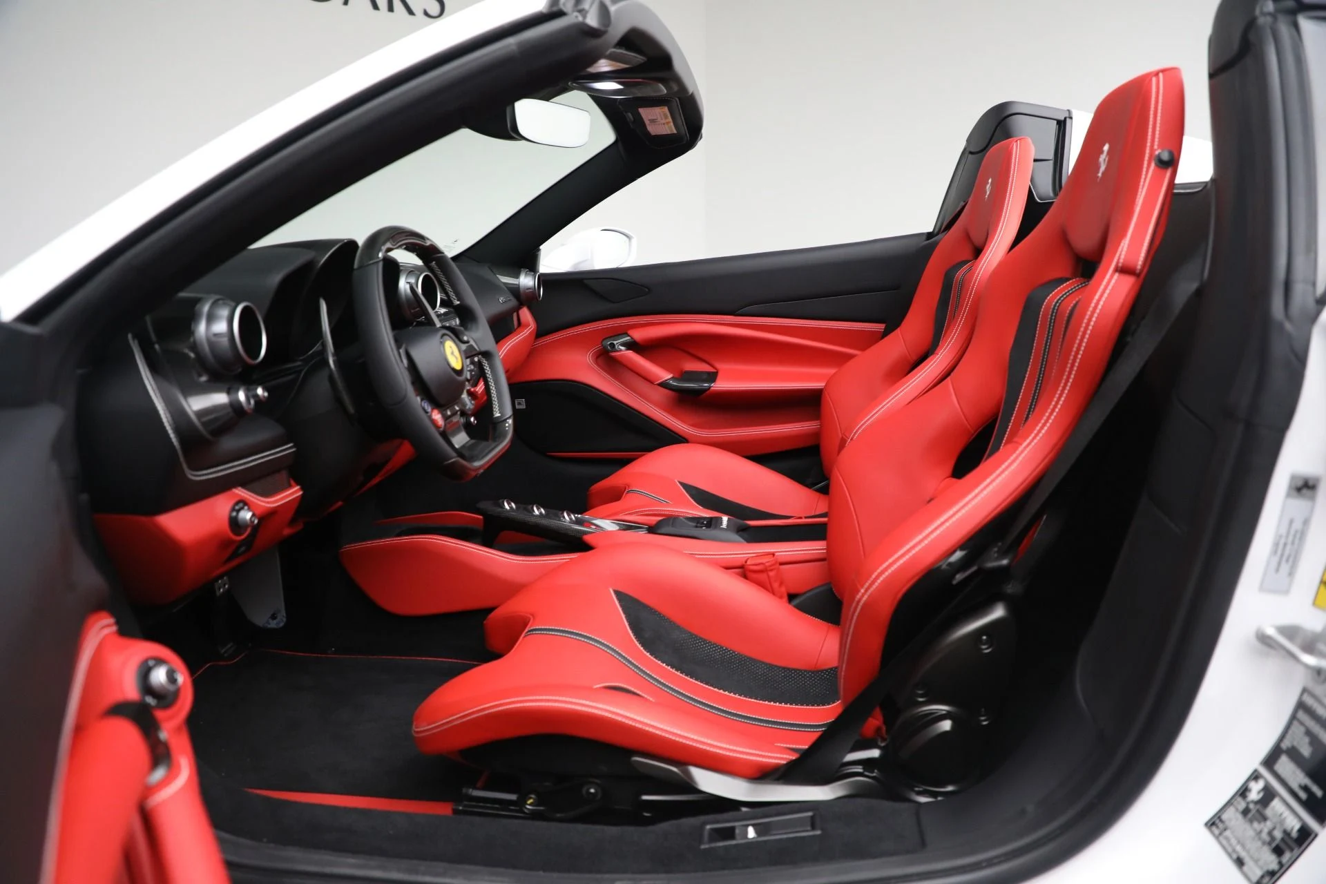 mph024_2286636739_Used_2023_Ferrari_F8_Spider_06045e167d