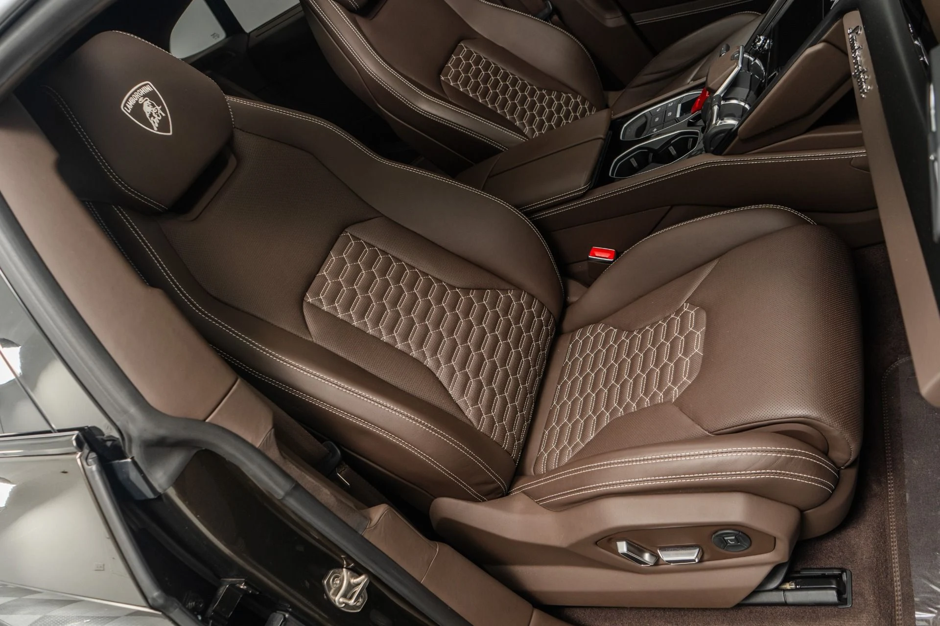 mph024_2297697833_Used_2022_Lamborghini_Urus_1793135043_4a6a0d5c9f
