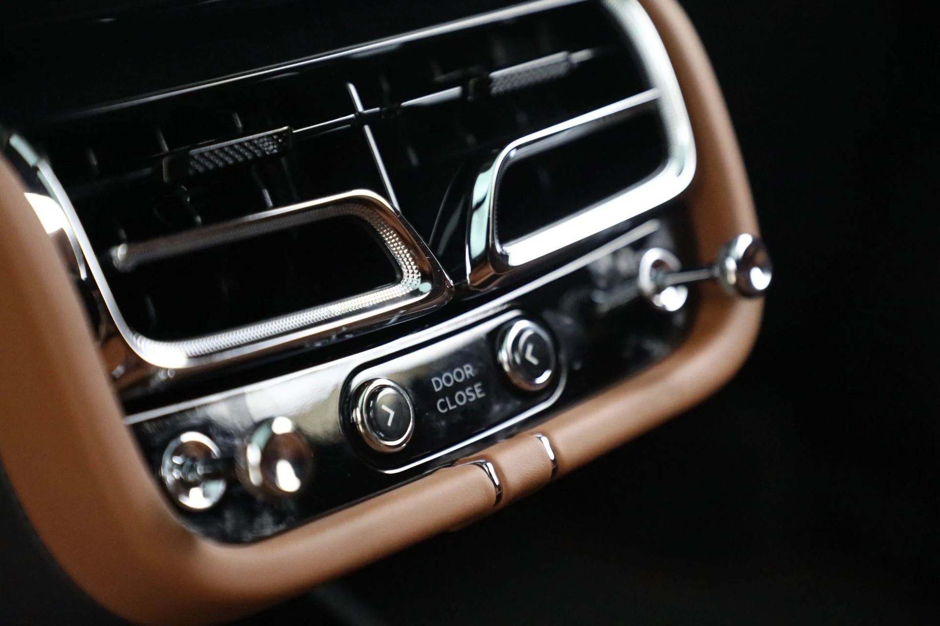 mph024_2301444917_Used_2023_Bentley_Bentayga_EWB_Azure_V8_91813d483f