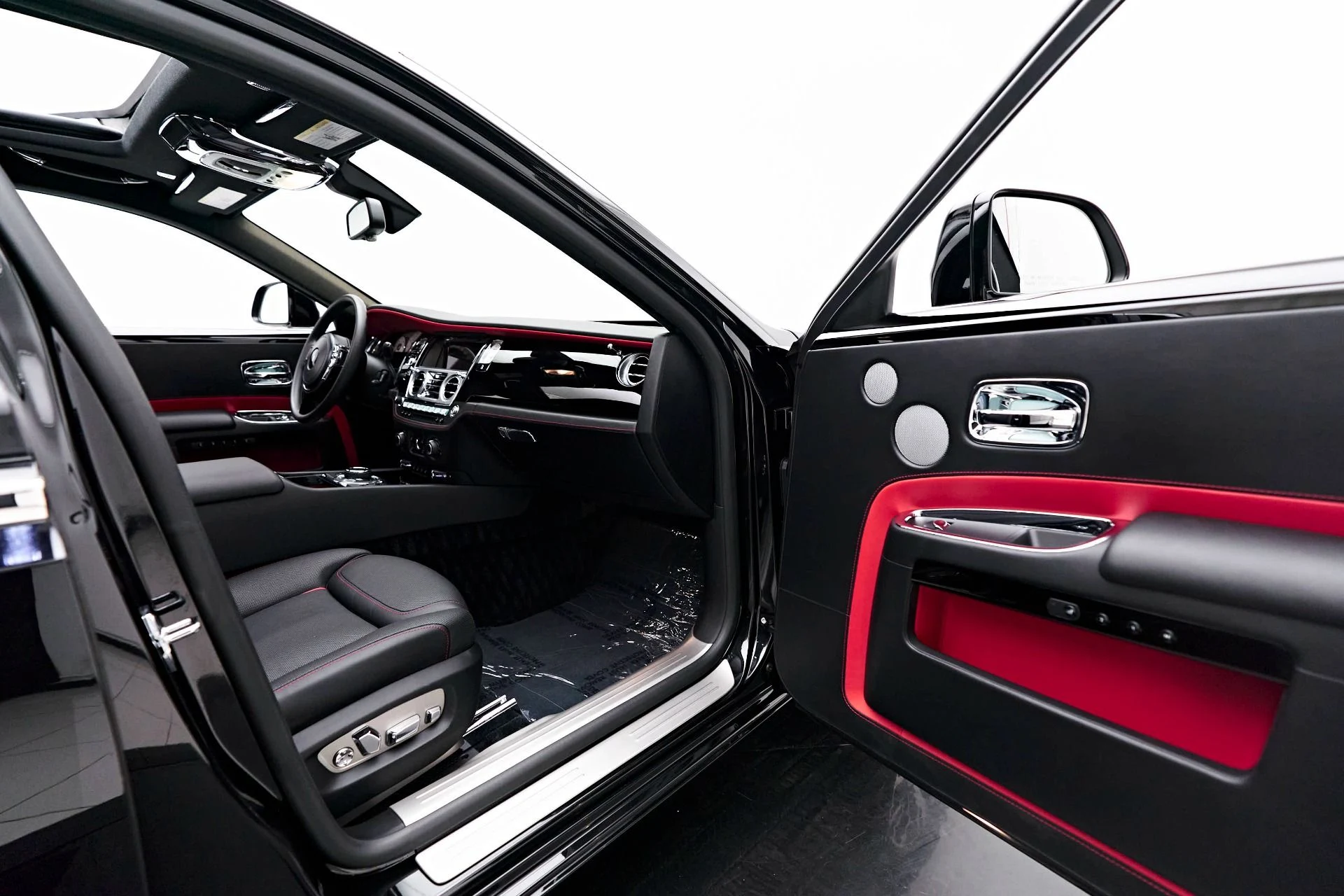 mph024_2301621264_Used_2019_Rolls_Royce_Ghost_Base_1713298107_fd4b54e051