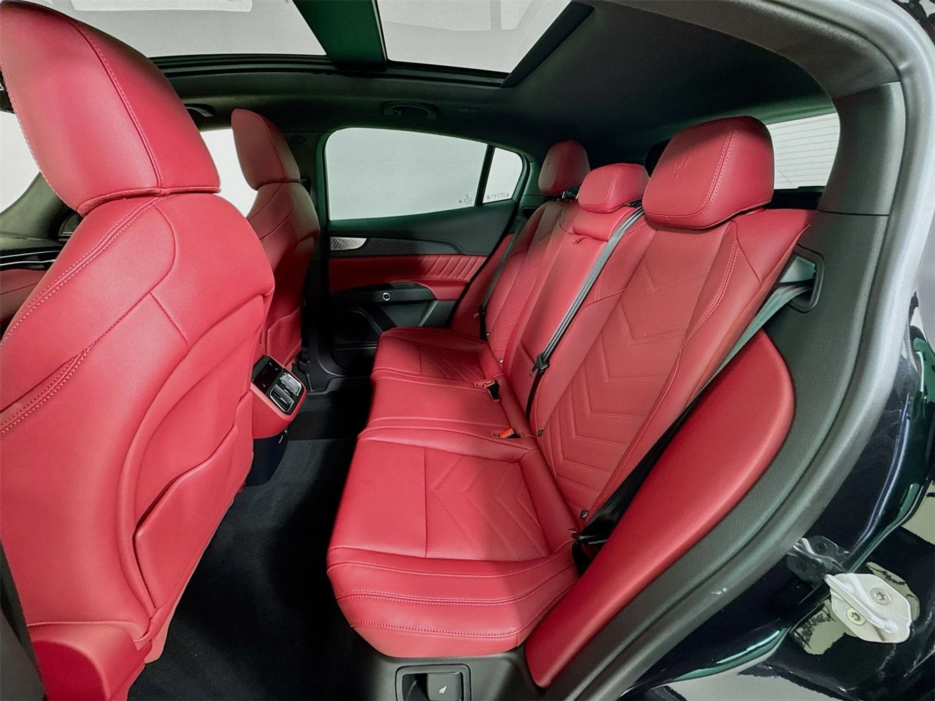 mph024_2304332827_5967c60c26da0c43ce1594351422bb33x_ea83fc1ab0