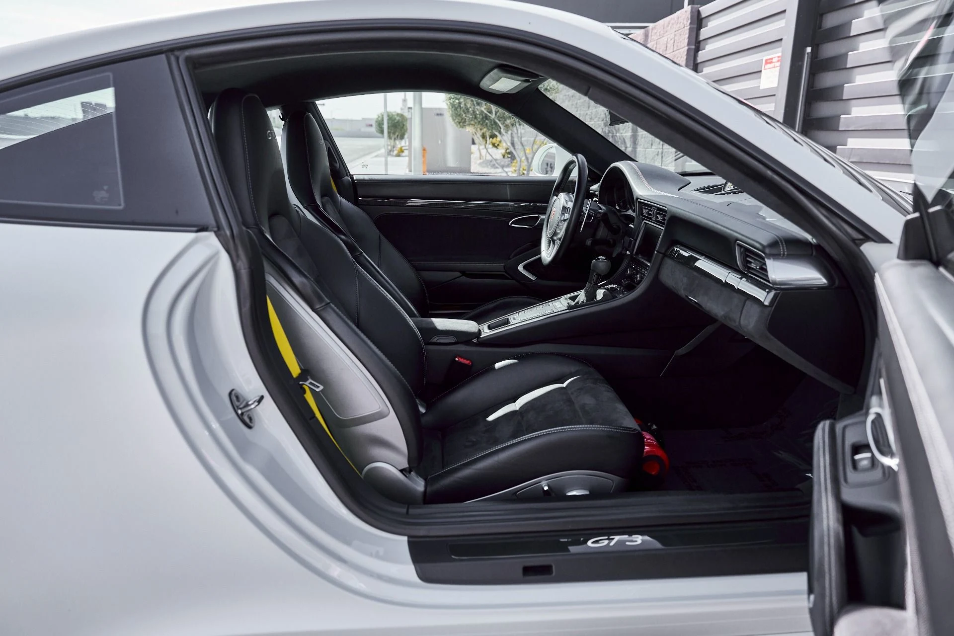 mph024_2308583053_Used_2015_Porsche_911_GT_3_1771890200_7ca7c414cb