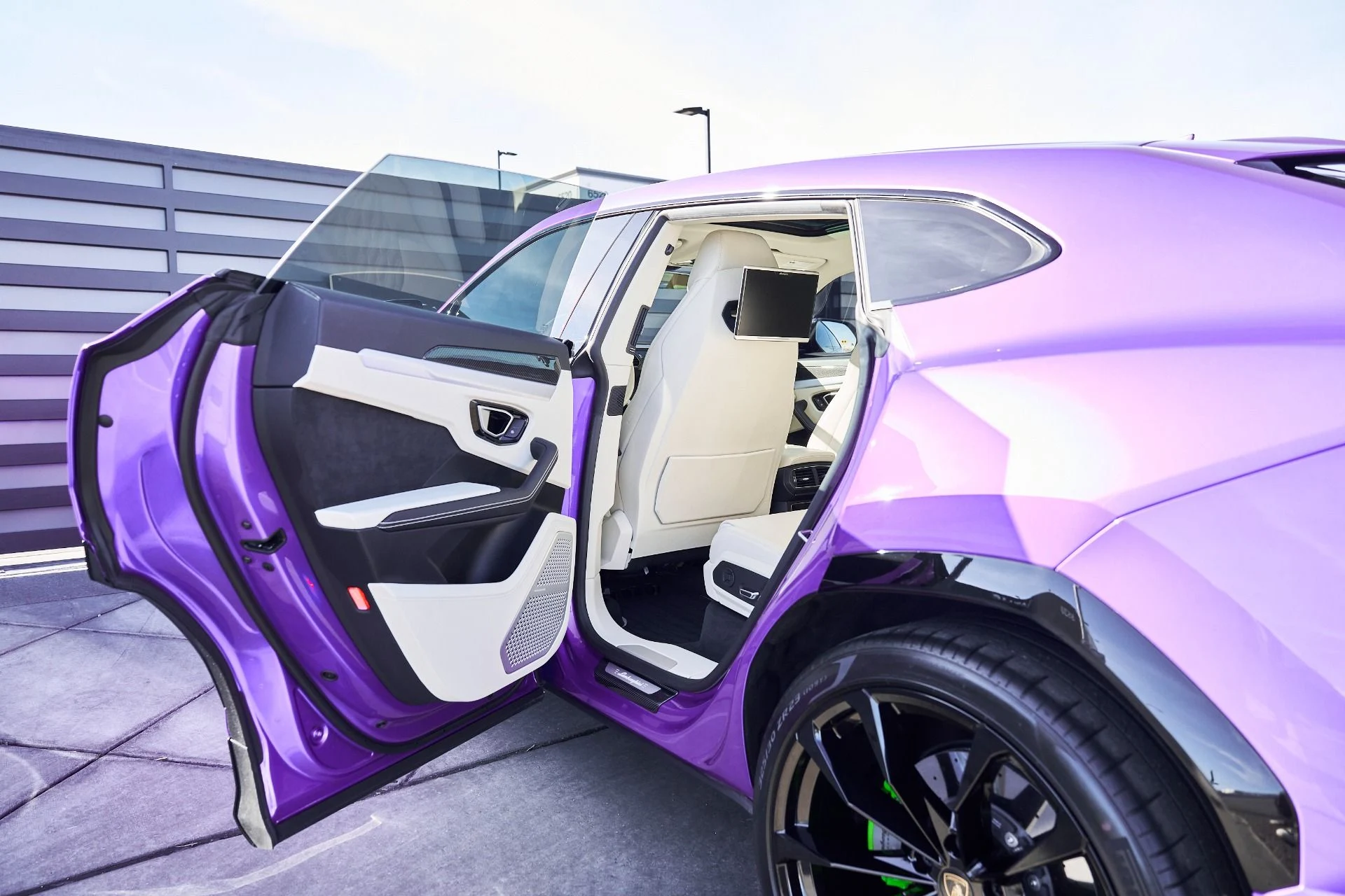 mph024_2308784024_Used_2021_Lamborghini_Urus_1772650639_7ff7abace8