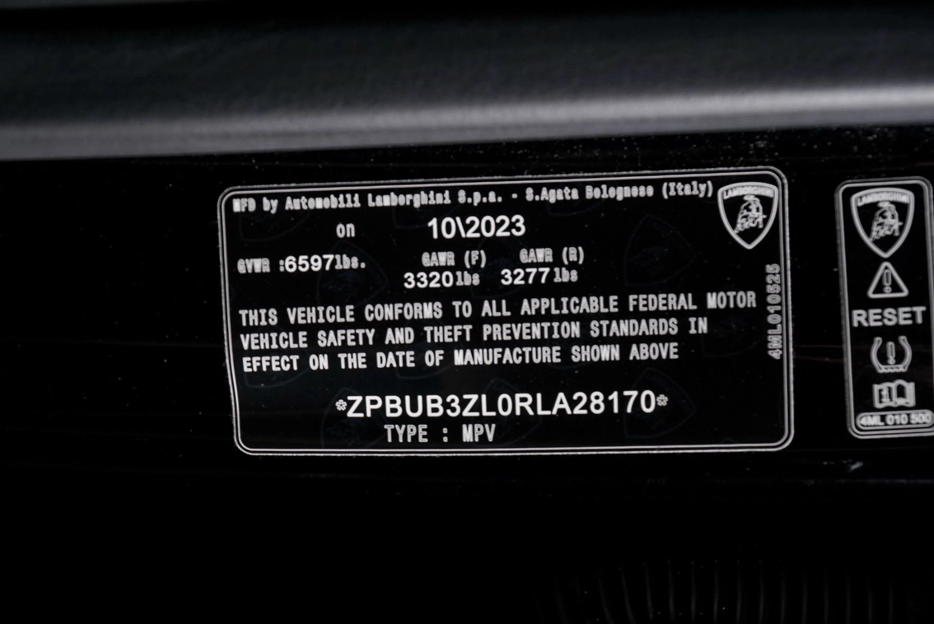 mph024_2315474919_Used_2024_Lamborghini_Urus_S_1775152944_34c90cfc01