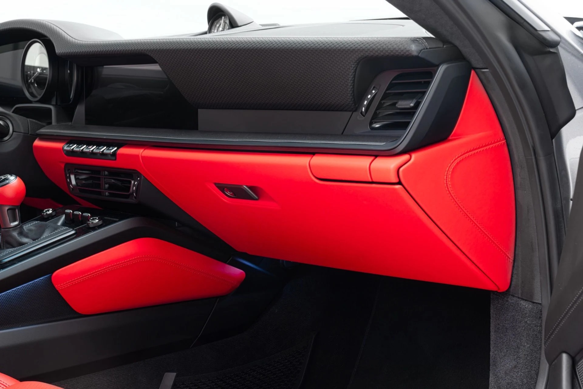 mph024_2318617652_Used_2024_Porsche_911_GT_3_Touring_1776272101_9d8596df57