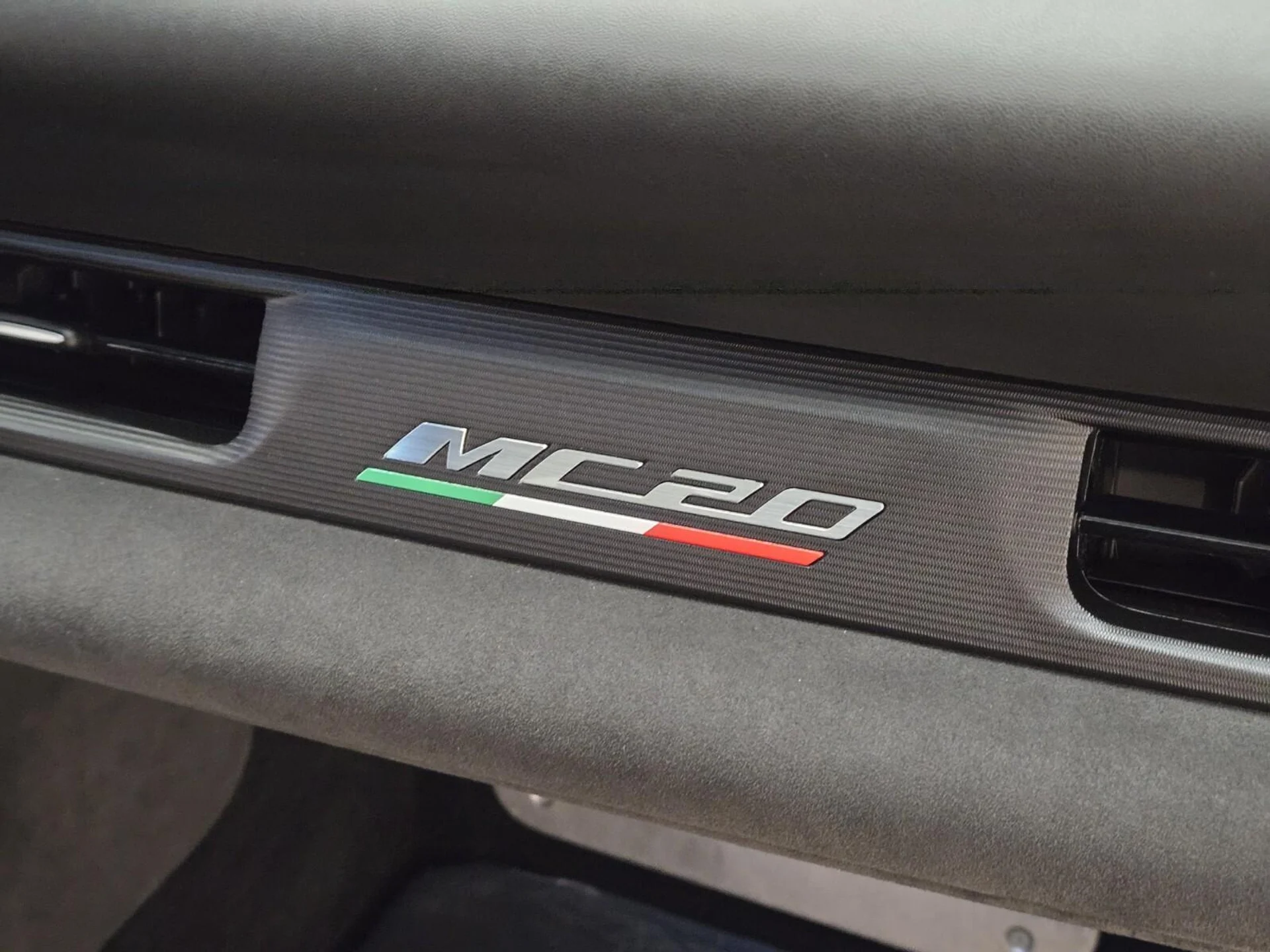 mph024_2351396539_Used_2022_Maserati_MC_20_1767077624_d40d8cebd1