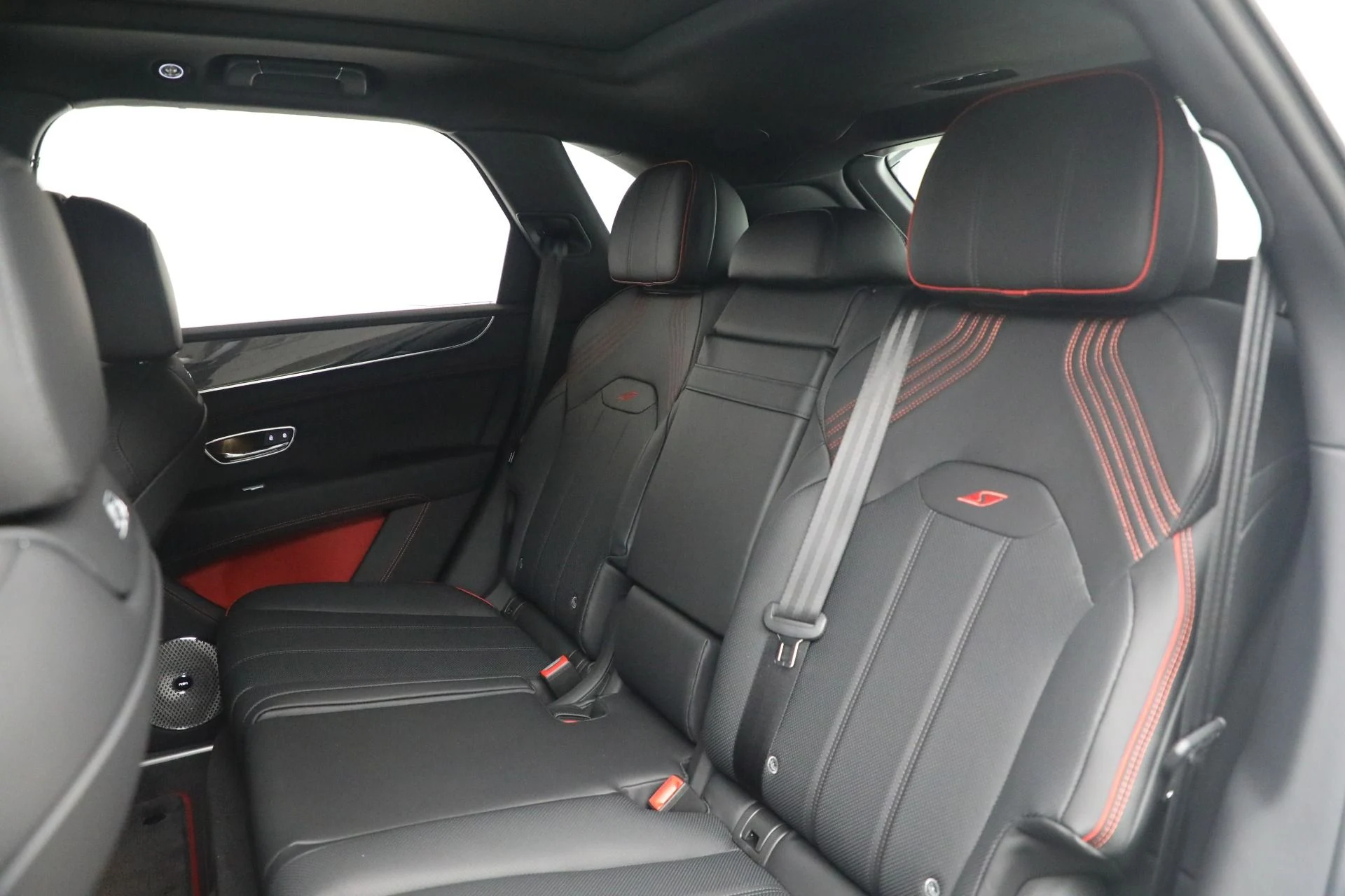 mph024_2366283812_New_2025_Bentley_Bentayga_S_Black_Edition_466f456846