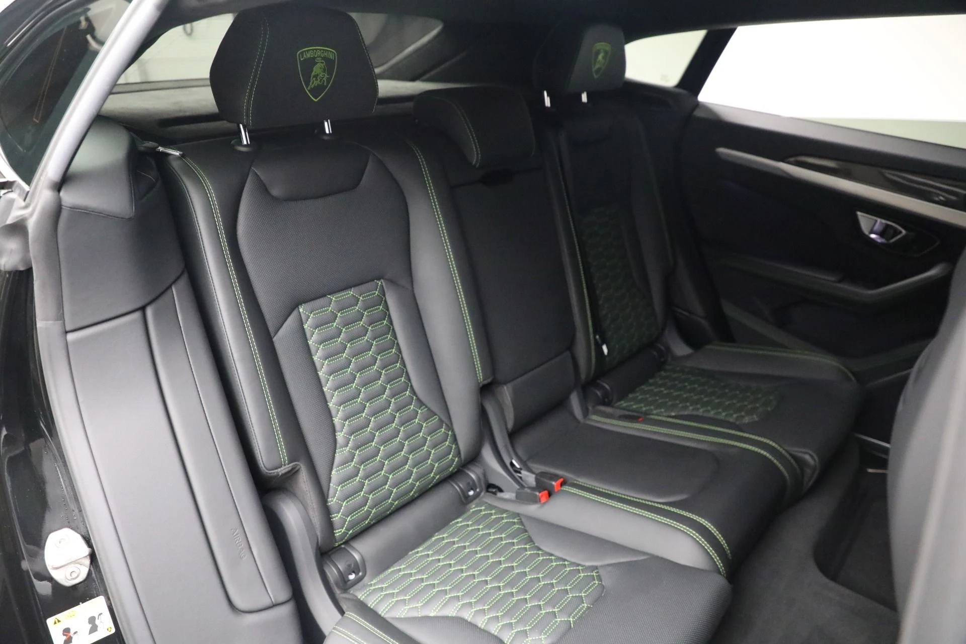 mph024_2368042835_Used_2022_Lamborghini_Urus_1761597990_1499d3a043