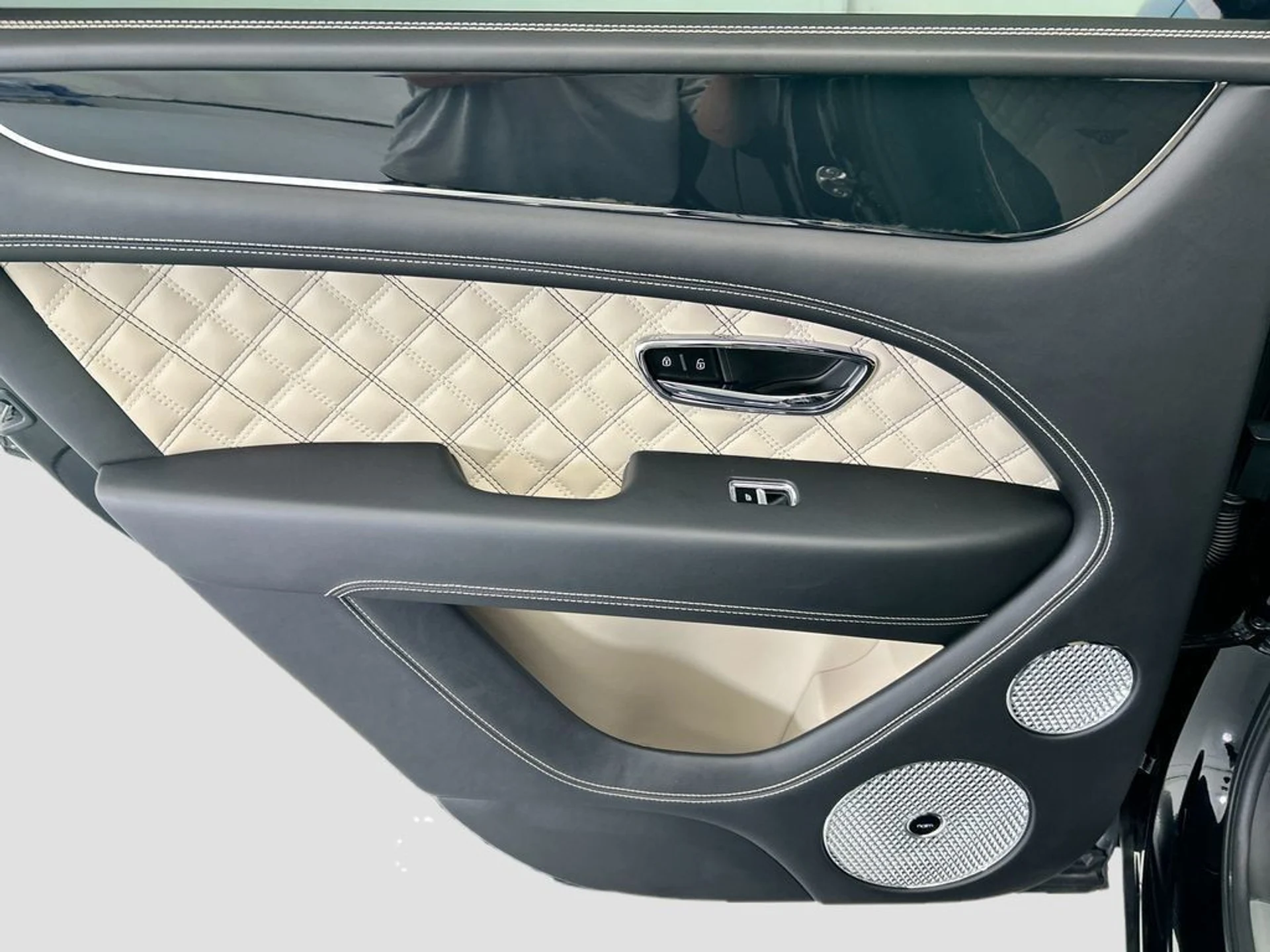mph024_2368543547_used_2021_bentley_bentayga_v8awd_8119_23037216_25_1024_c0c28723ea