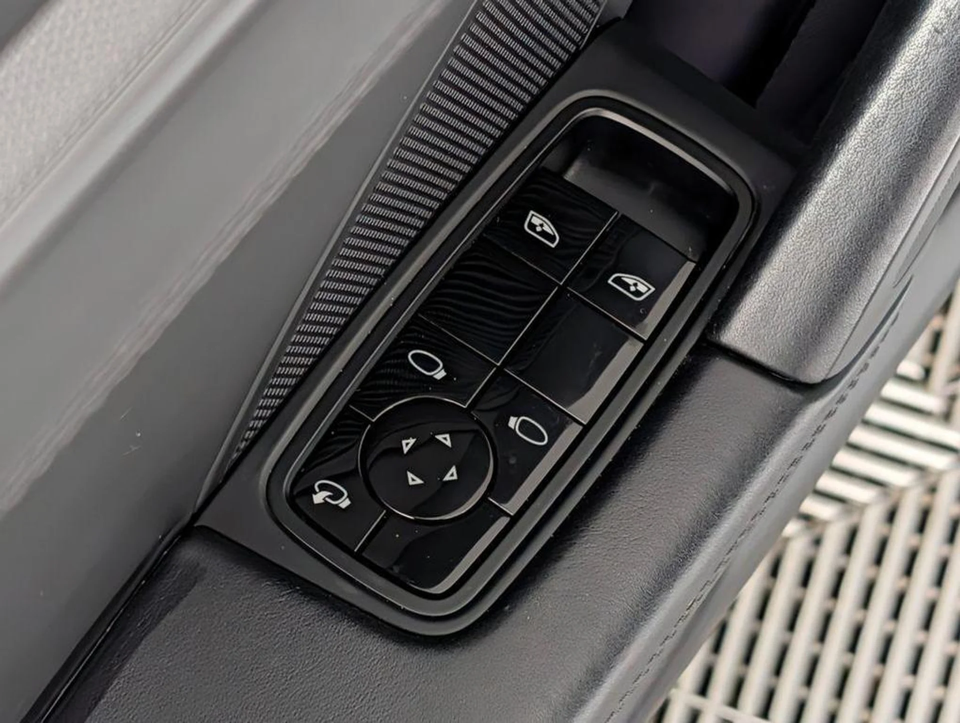 mph024_2376506739_tx_BPT_6y_B_Ckw_W_Auw_F_Qn_Tm_E_Cy_Kx_KI_c67eeacfee