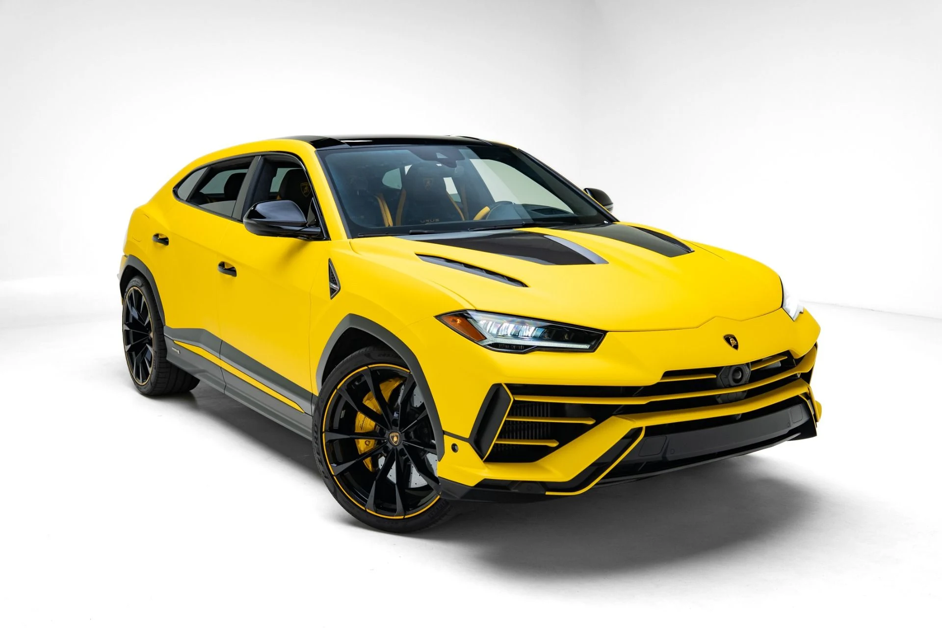 mph024_2392536163_Used_2024_Lamborghini_Urus_S_1778704805_6200d65210