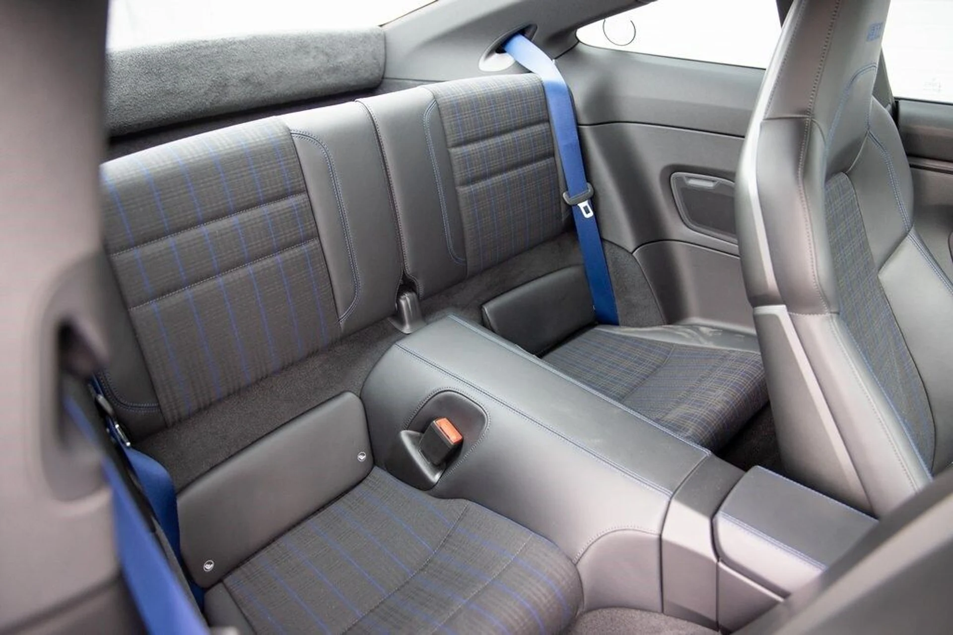 mph024_2404759302_91d90d03fe255d2bd3c902672a32a75dx_0e0d9c6770