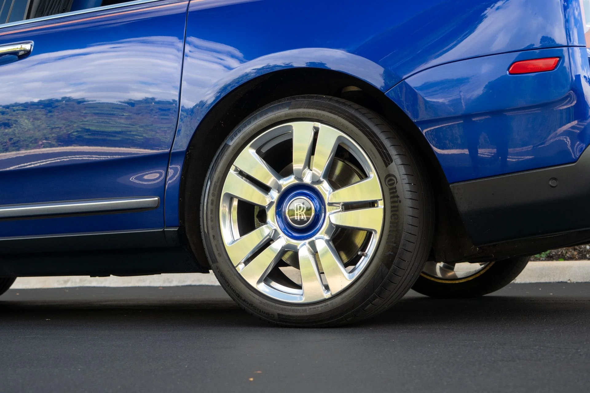 mph024_2411599729_Used_2019_Rolls_Royce_Cullinan_1764189669_d4949d41ce