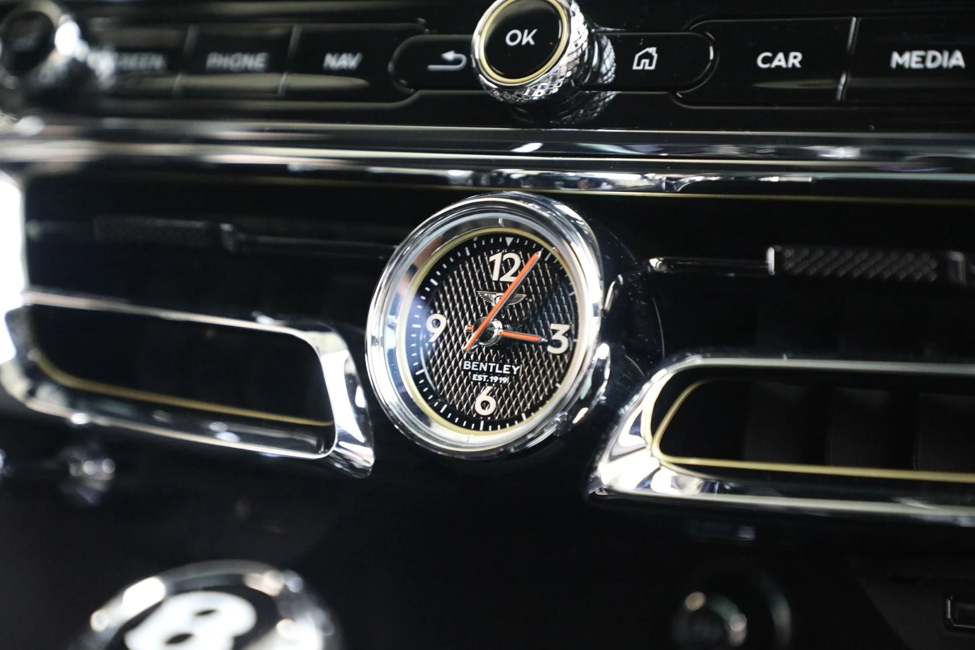 mph024_2415613735_Used_2022_Bentley_Flying_Spur_Hybrid_1788639356_5627e9c198