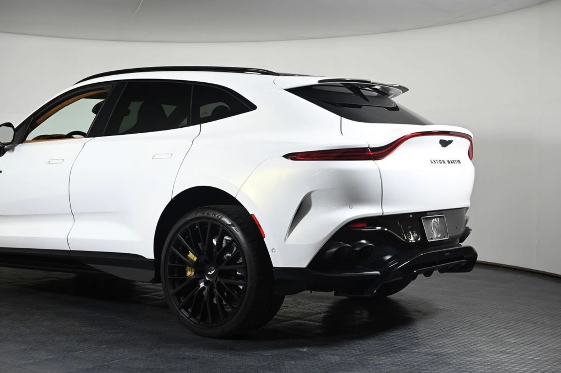 mph024_2417610627_used_2023_aston_martin_dbx_707_11350_23035484_25_1024_612231f618
