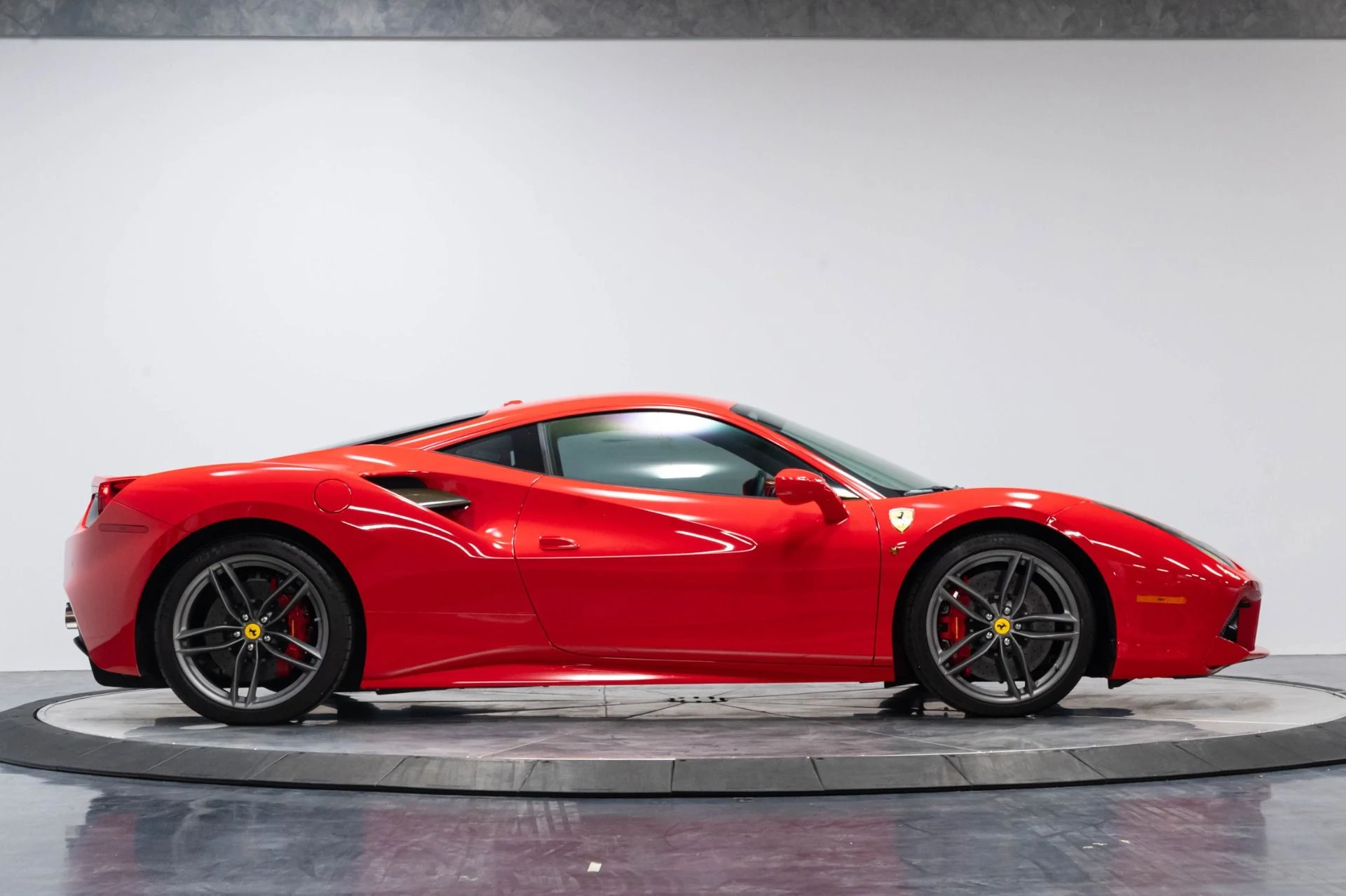 mph024_2420593799_Used_2018_Ferrari_488_GTB_1785189078_59c5902e2f