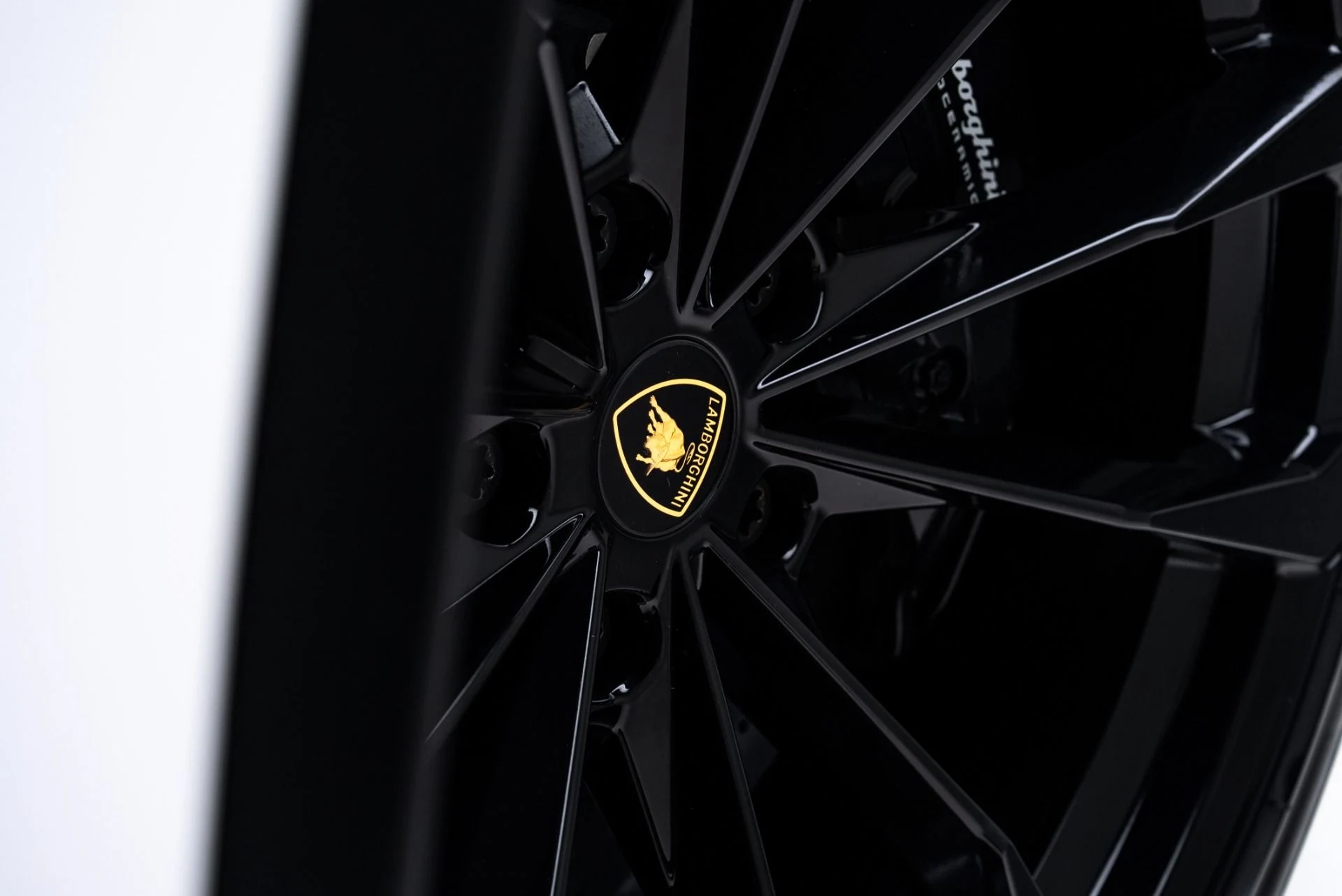 mph024_2428436646_Used_2023_Lamborghini_Urus_S_1776203789_da58c4f3e2