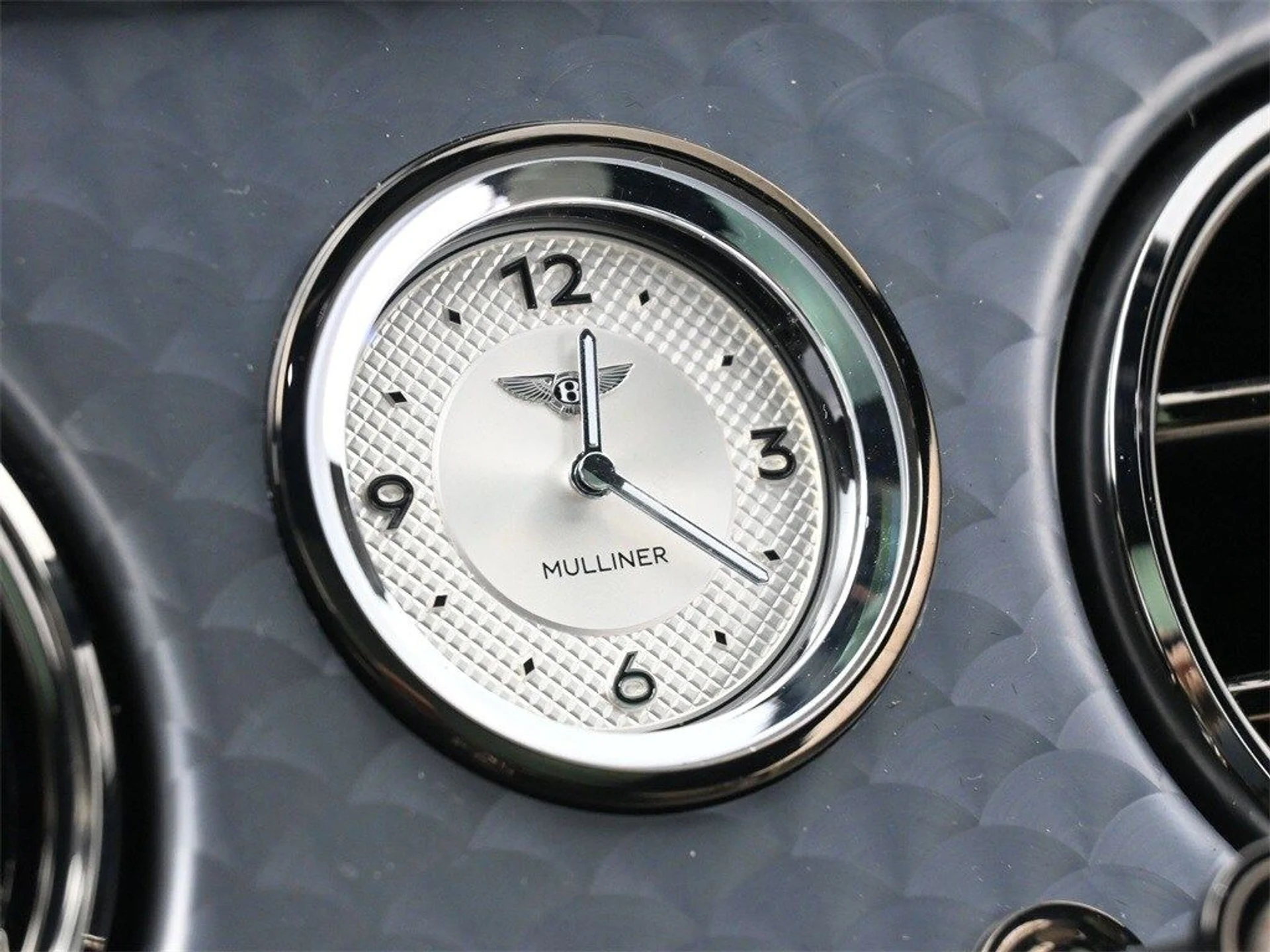 mph024_2430777015_e28f741d11b3895dd666d50535c3807cx_d7bd5b992c