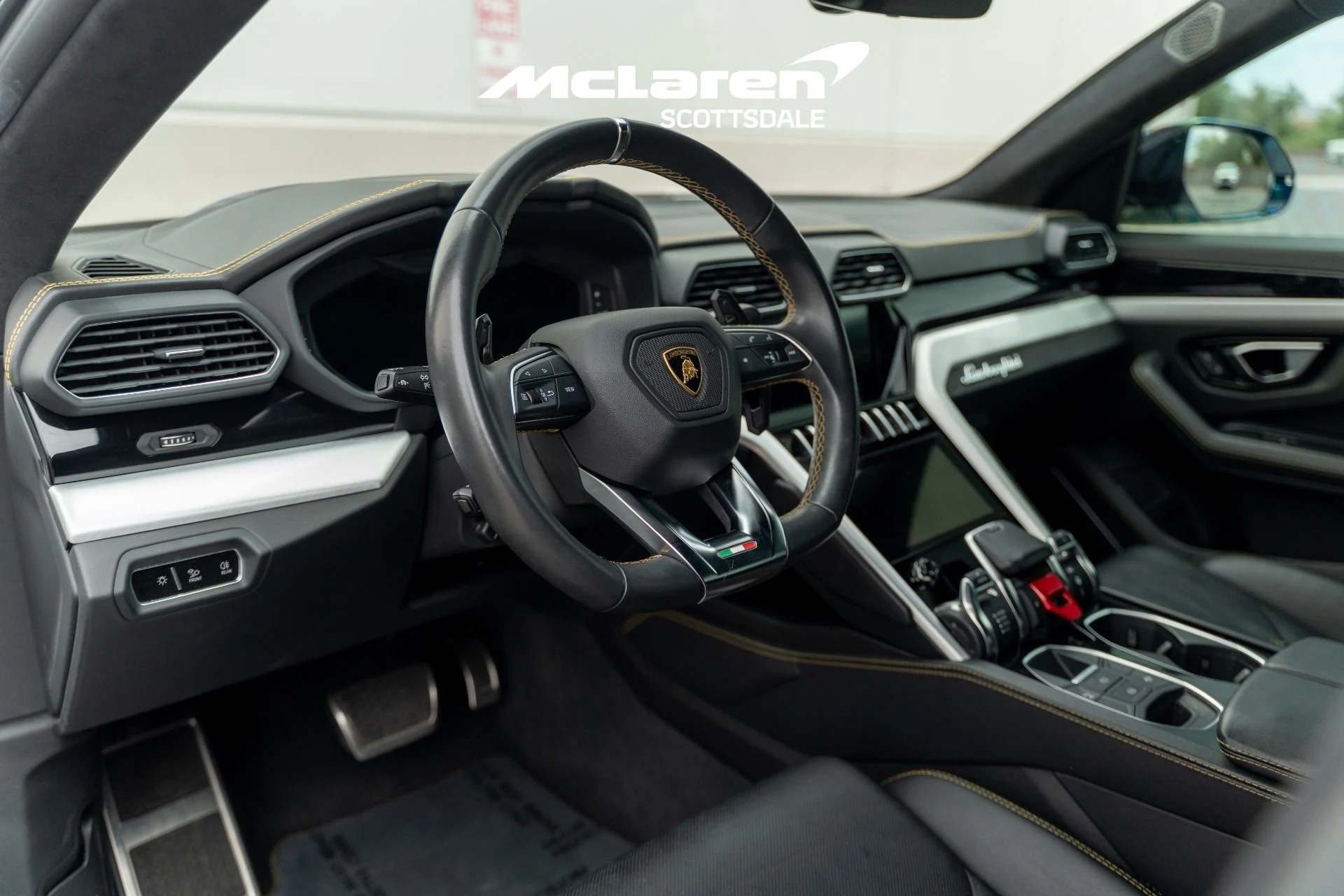 mph024_2435467964_Used_2021_LAMBORGHINI_URUS_1757137597_47e328ff1b