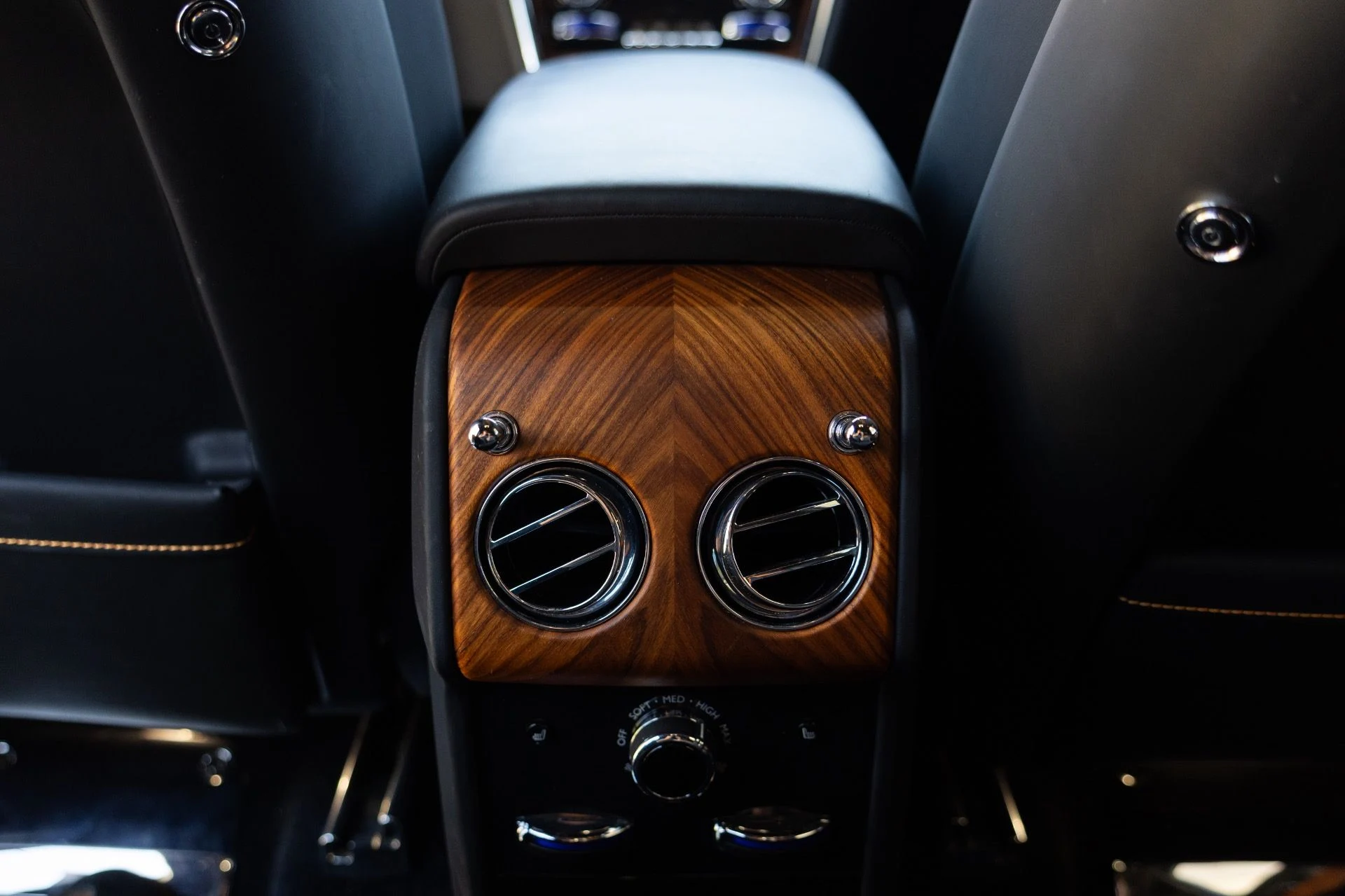 mph024_2437509570_Used_2021_Rolls_Royce_Cullinan_1774297263_539d89bed2