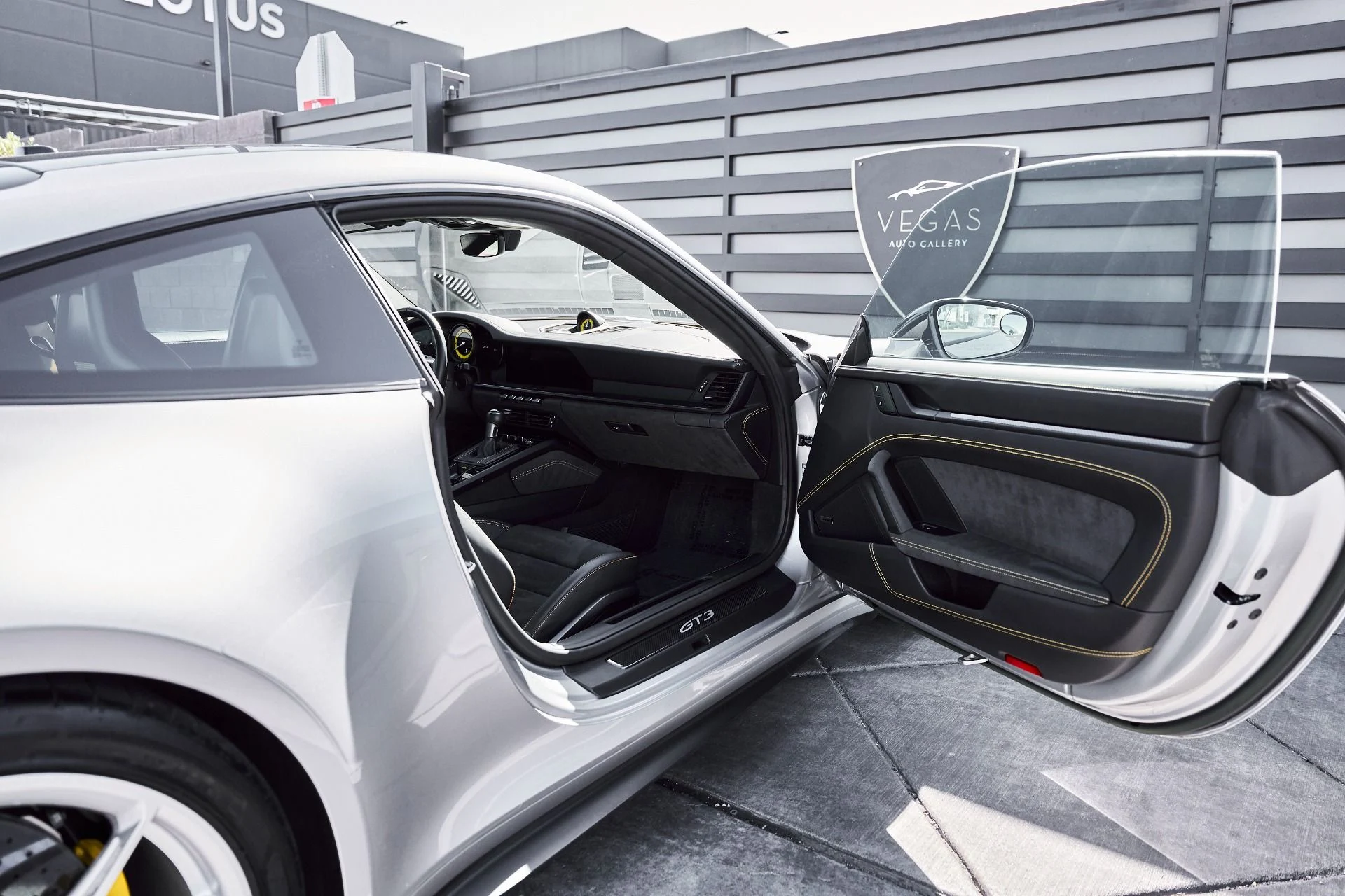mph024_2443493465_Used_2023_Porsche_911_GT_3_1776823163_815ecf4b48