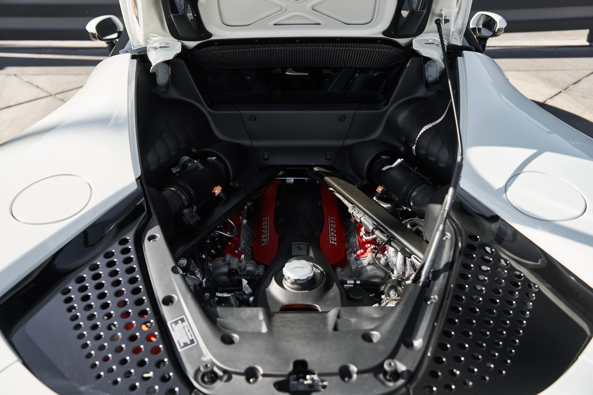 mph024_2445597053_Used_2023_Ferrari_SF_90_Stradale_1762821652_505bf0a43e