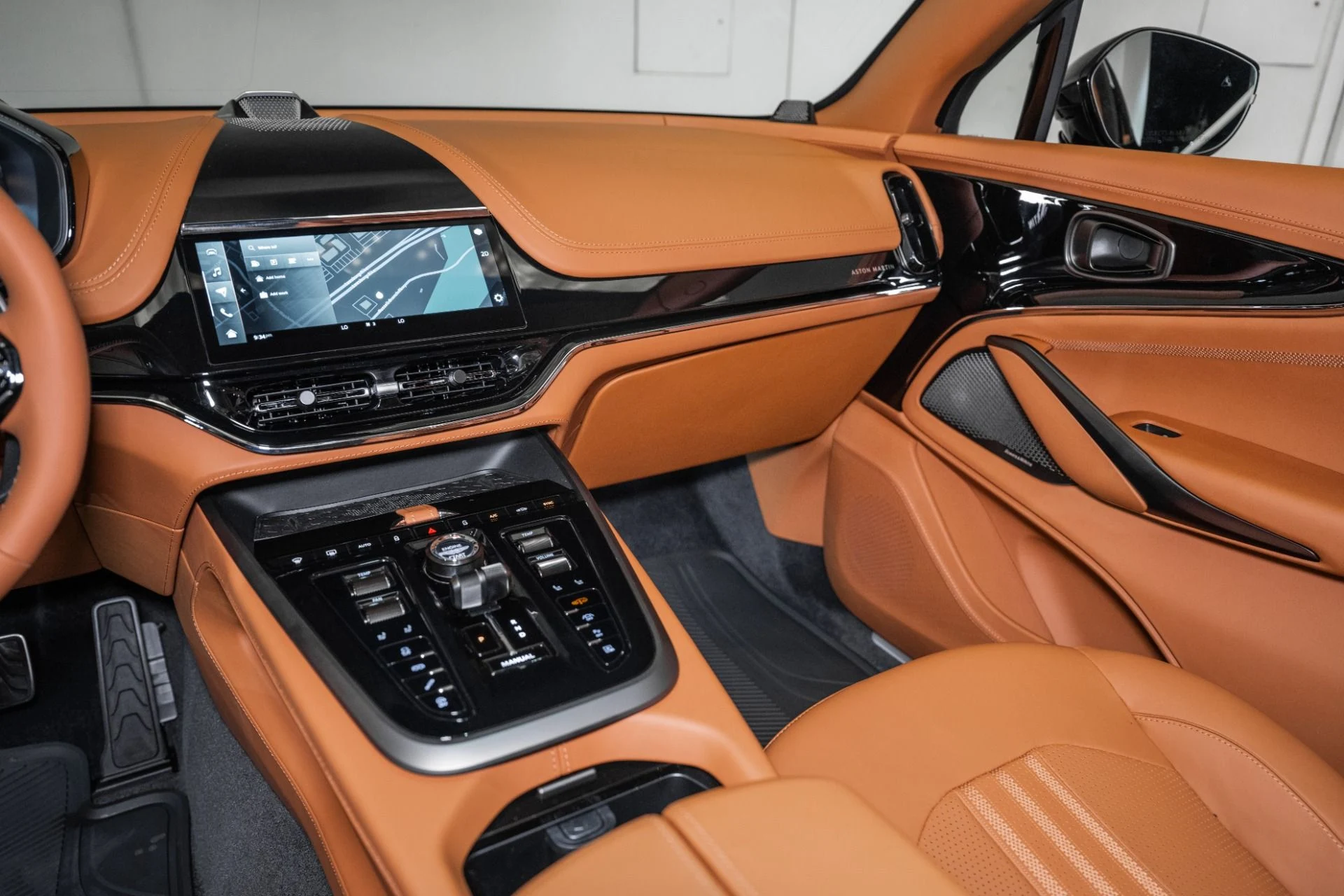 mph024_2446899268_New_2026_ASTON_MARTIN_DBX_707_1759283914_e5418ad391