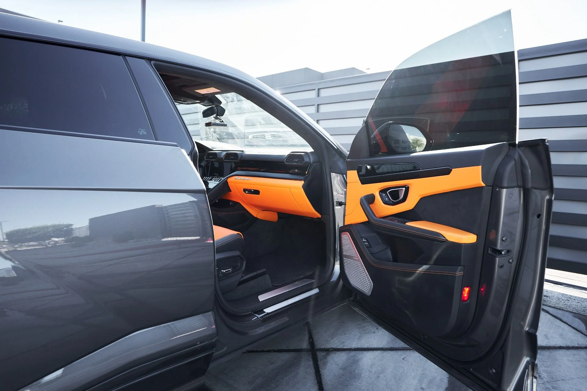 mph024_2450269298_Used_2022_Lamborghini_Urus_Base_1759562038_cbd95e2e20
