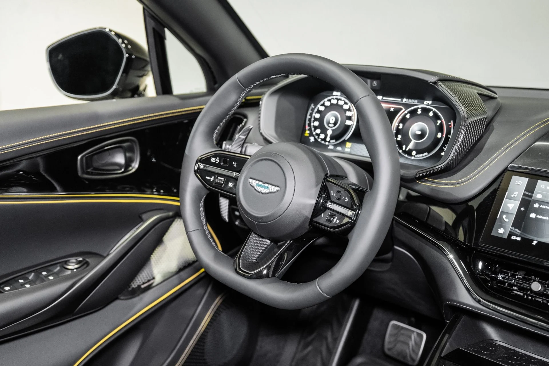 mph024_2452013918_New_2026_Aston_Martin_DBX_S_1778681789_efe8ab2ec1