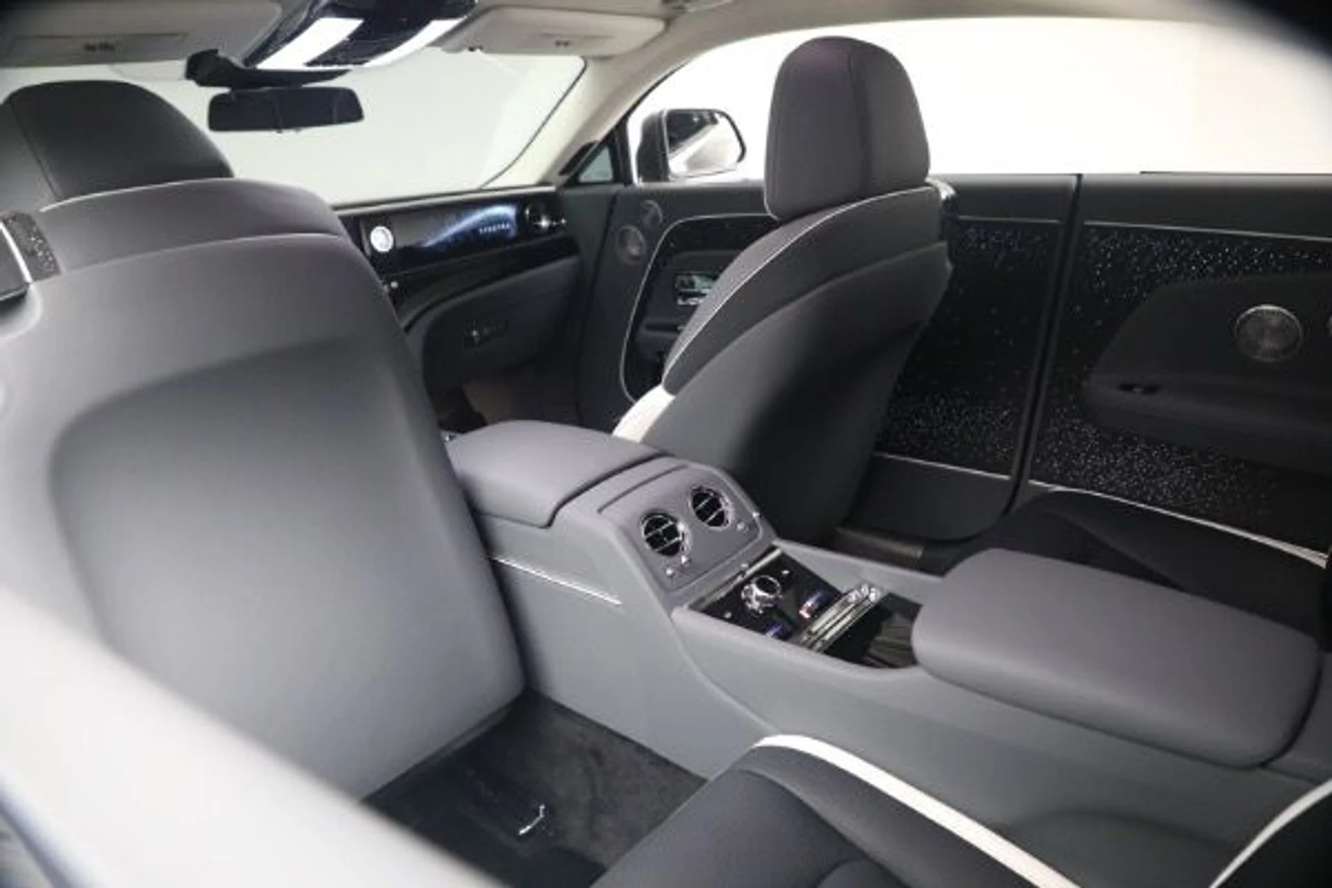 mph024_2454541540_Used_2024_Rolls_Royce_Spectre_315779737e