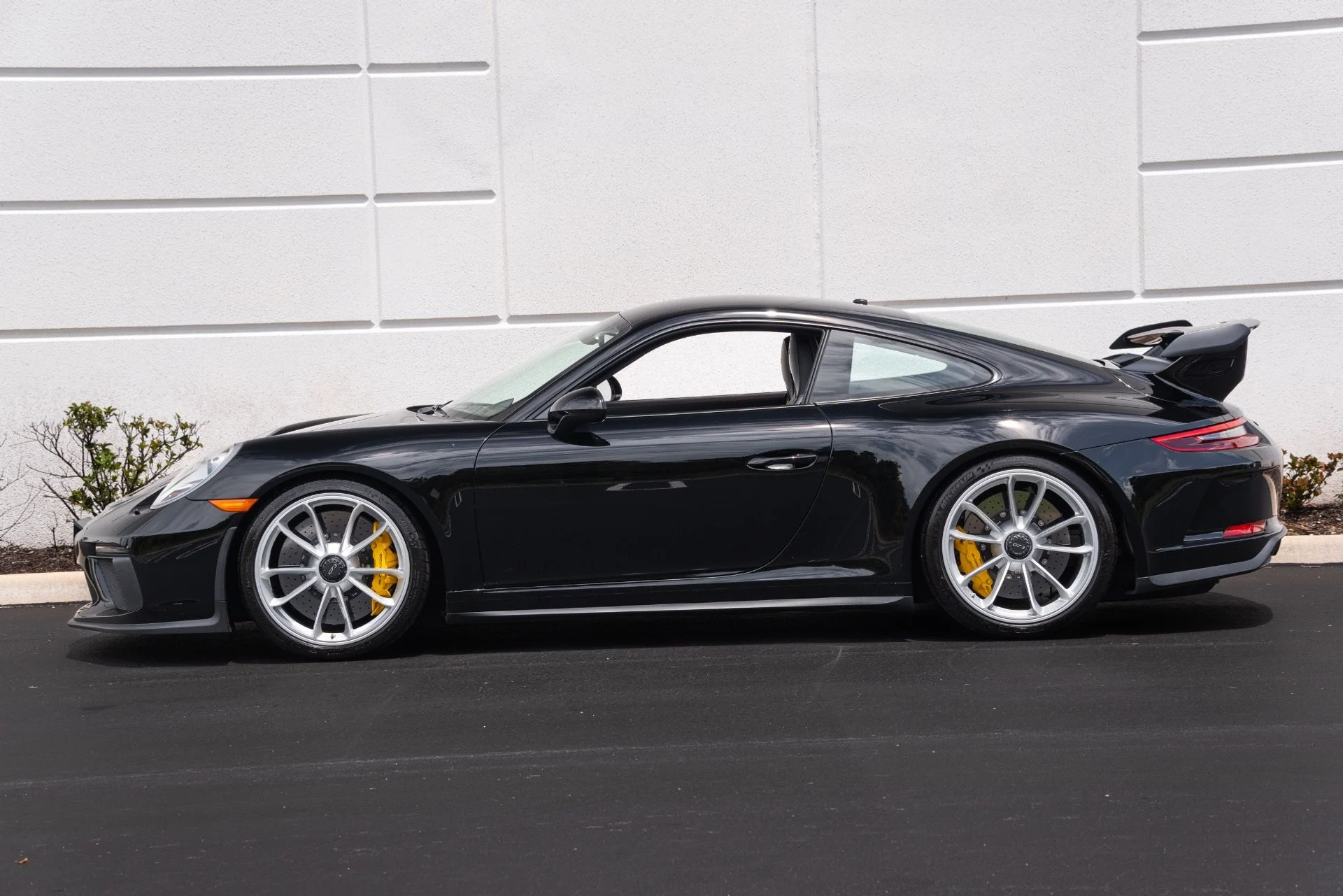 mph024_2456599181_Used_2018_Porsche_911_GT_3_1780452373_35efbf2c6c