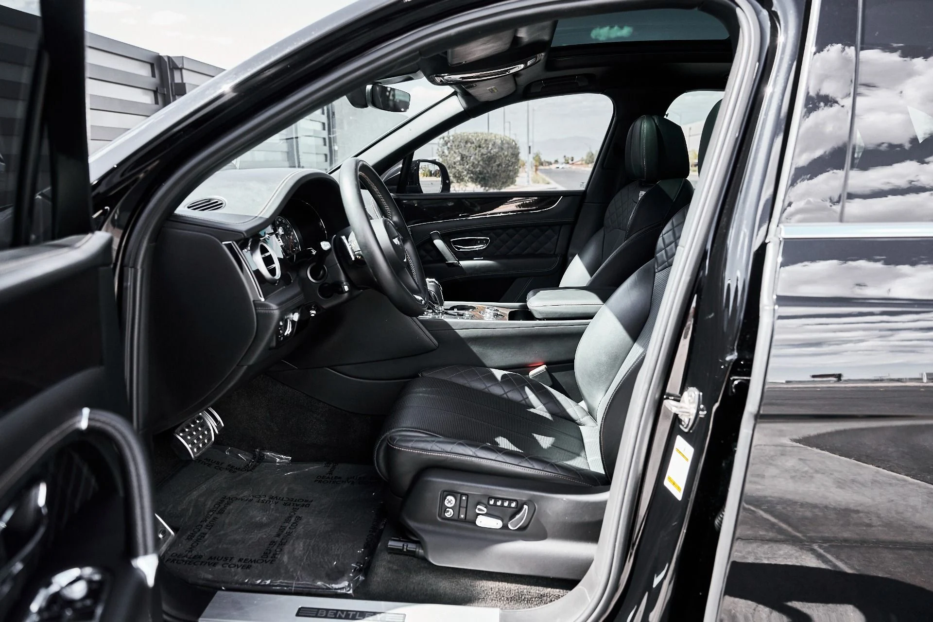 mph024_245708926_Used_2017_Bentley_Bentayga_W12_1781373085_e5d8d344f3