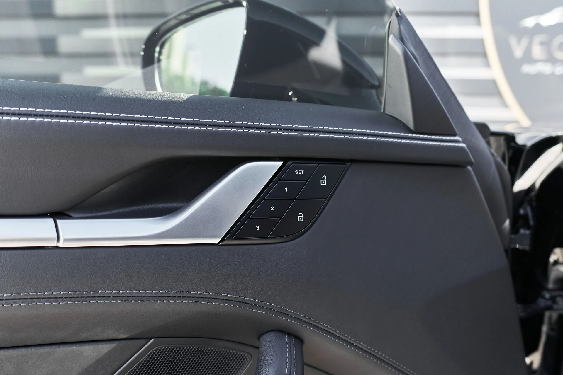 mph024_2461080492_Used_2024_Porsche_911_Turbo_1765937779_c5bf1025db