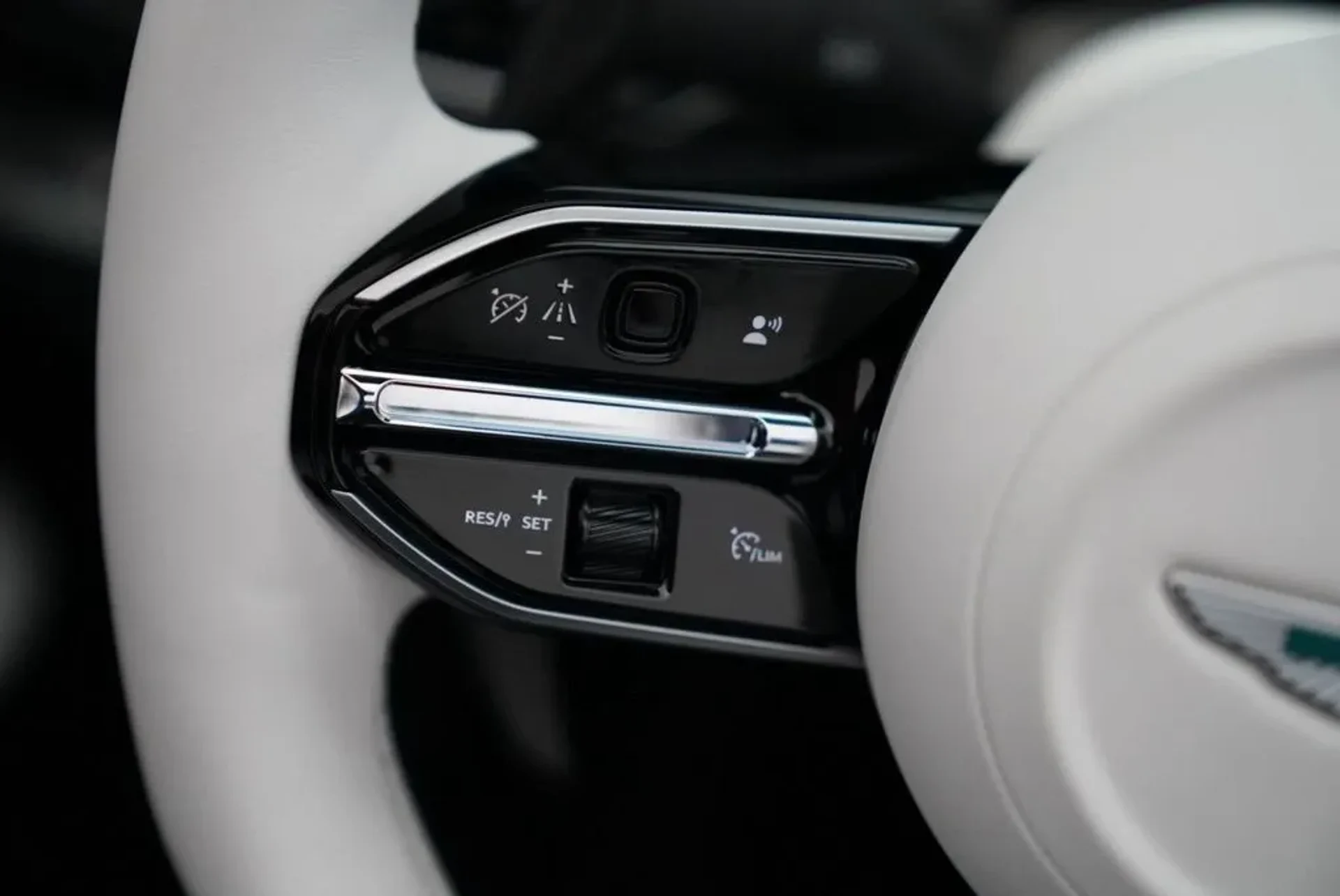 mph024_2463152063_9pw0c9q0u6t3zl3n72vi9ay69ku3_92ede3c9f2