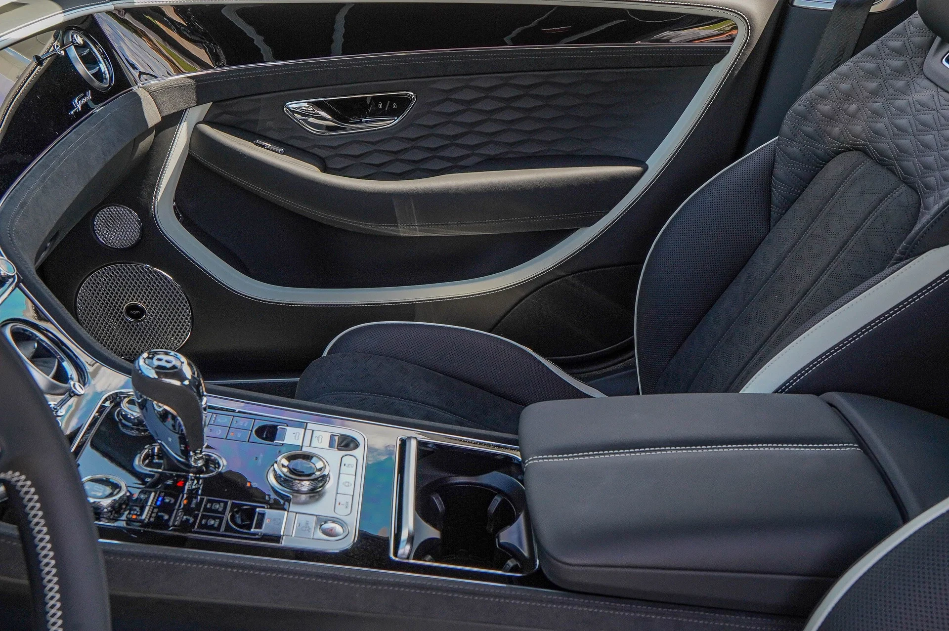 mph024_2463908997_Hi_Tech_Luxury_Imports_LLC_SCBDR_4_ZG_4_SC_020836_image_24_22c97e3551